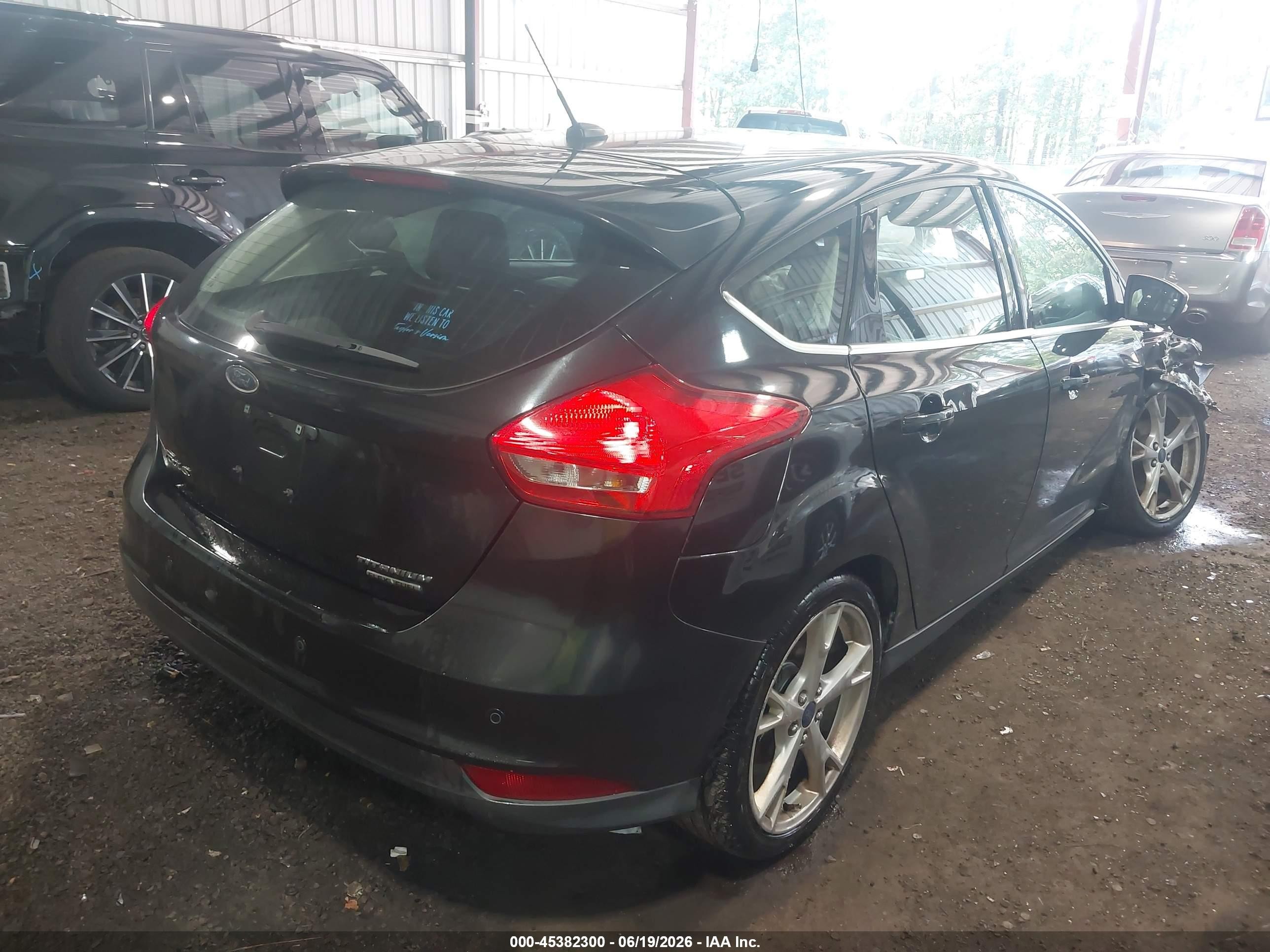 2015 Ford Focus Titanium Черный vin: 1FADP3N29FL304904