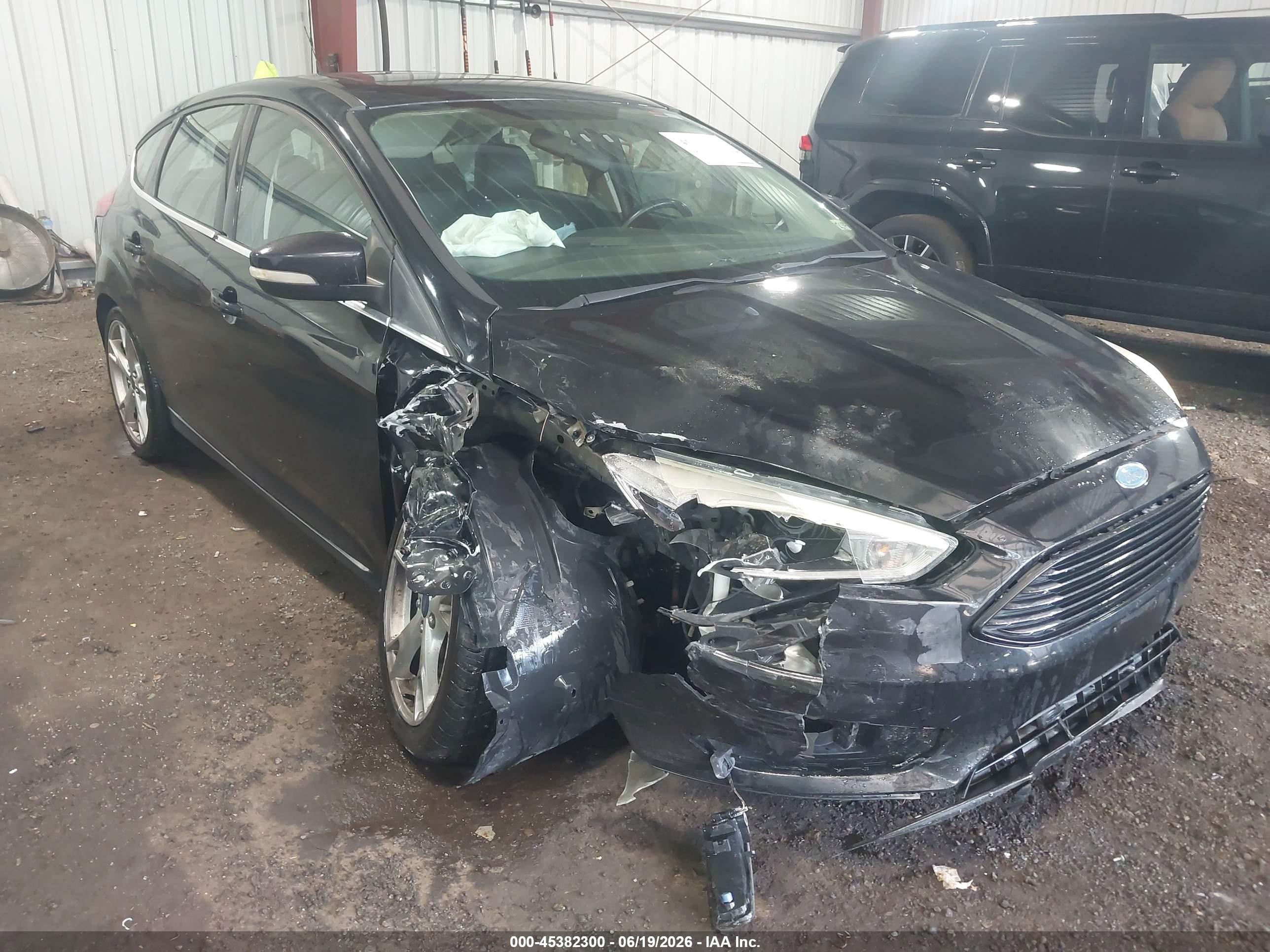 2015 Ford Focus Titanium Черный vin: 1FADP3N29FL304904
