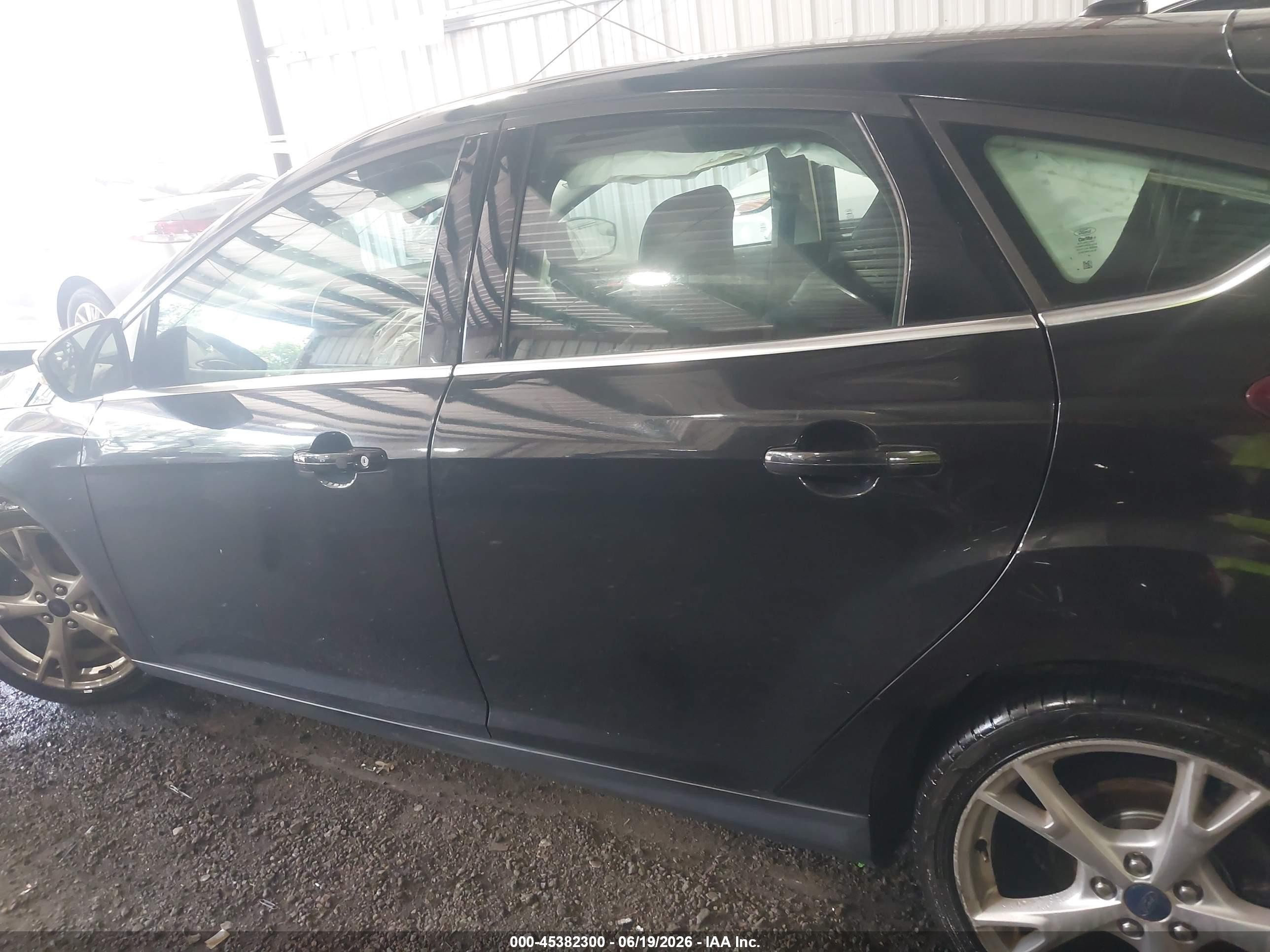 2015 Ford Focus Titanium Черный vin: 1FADP3N29FL304904