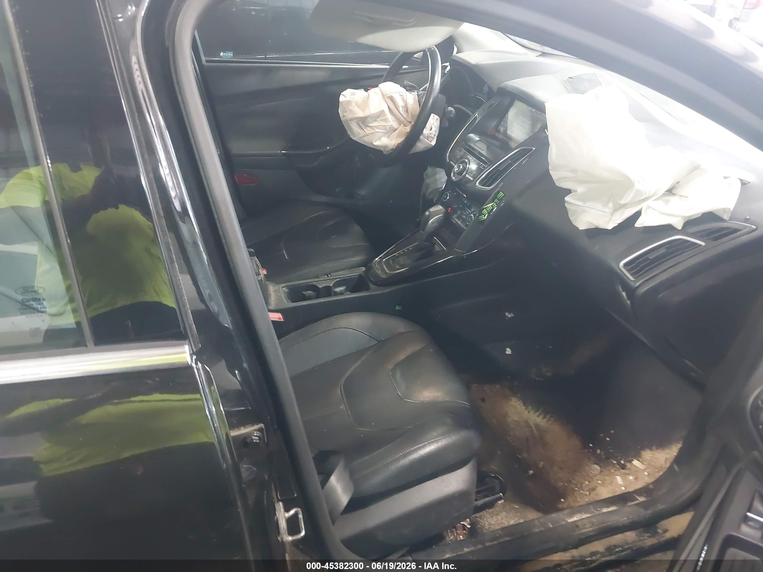 2015 Ford Focus Titanium Черный vin: 1FADP3N29FL304904