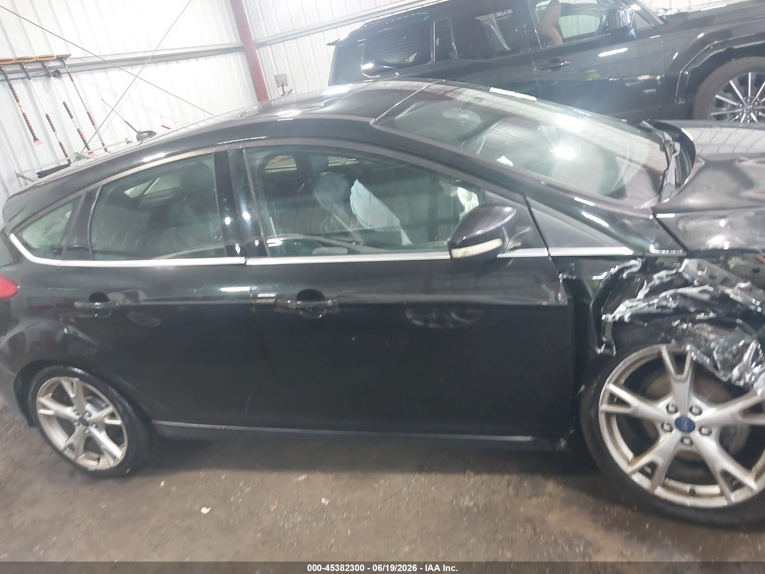 2015 Ford Focus Titanium Черный vin: 1FADP3N29FL304904