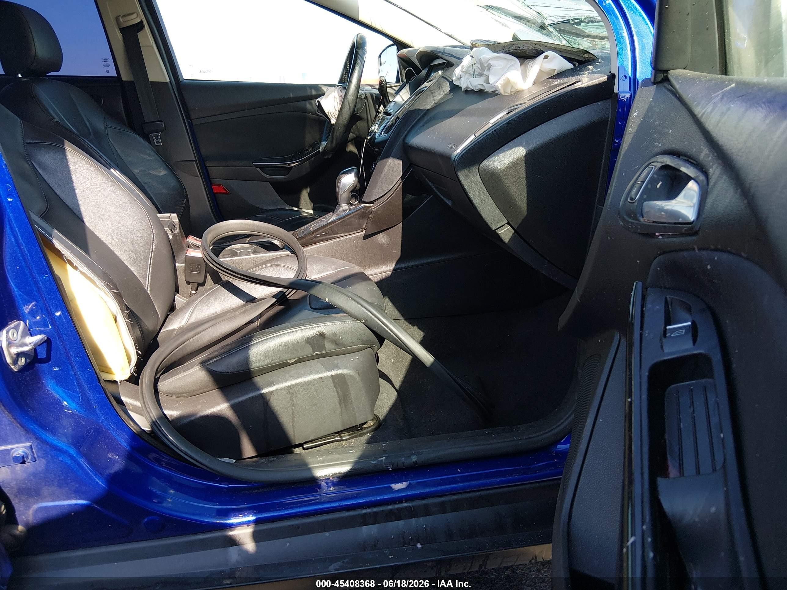 2015 Ford Focus Titanium Blue vin: 1FADP3N29FL341452