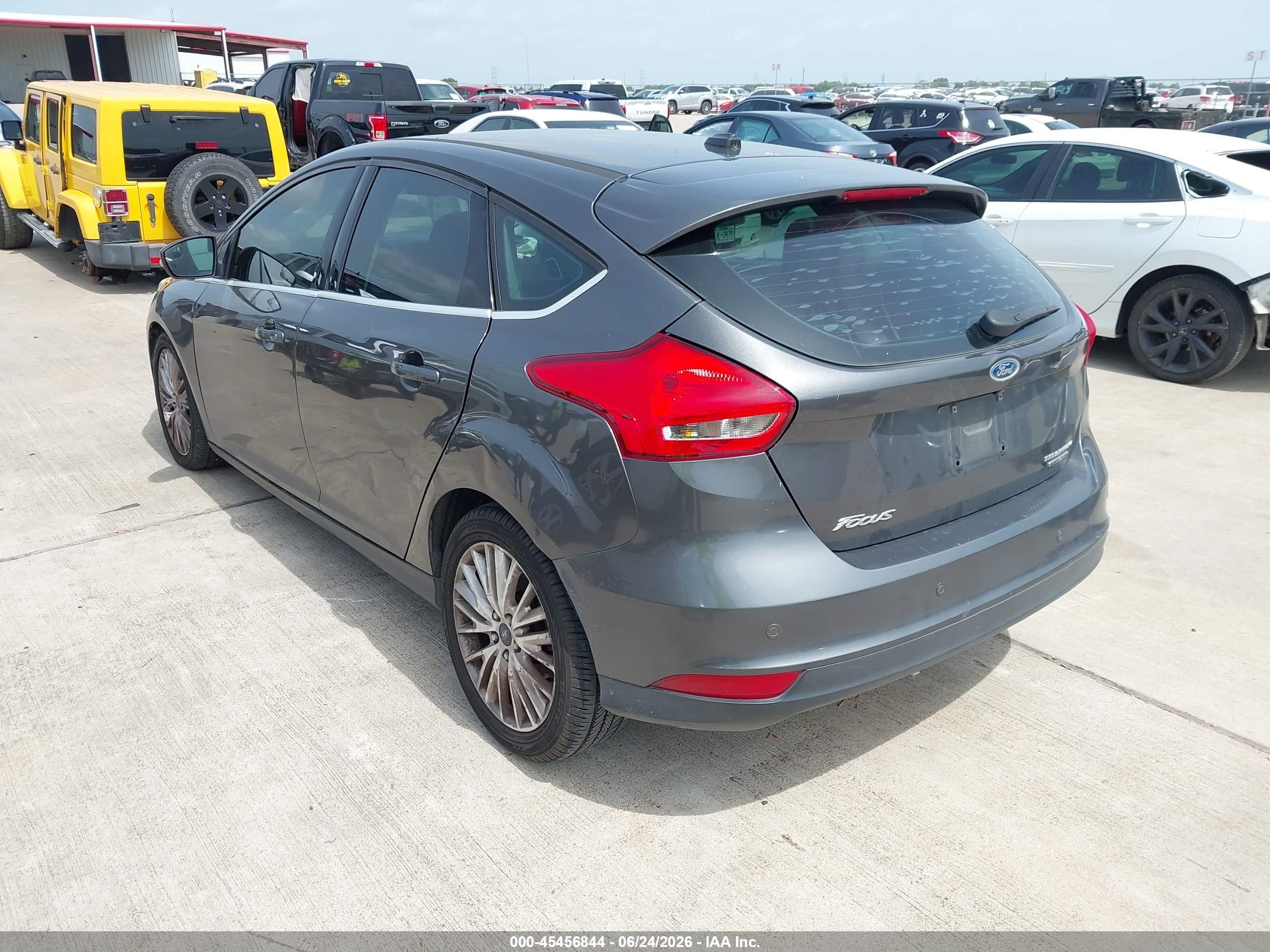 2015 Ford Focus Titanium Gray vin: 1FADP3N29FL387265