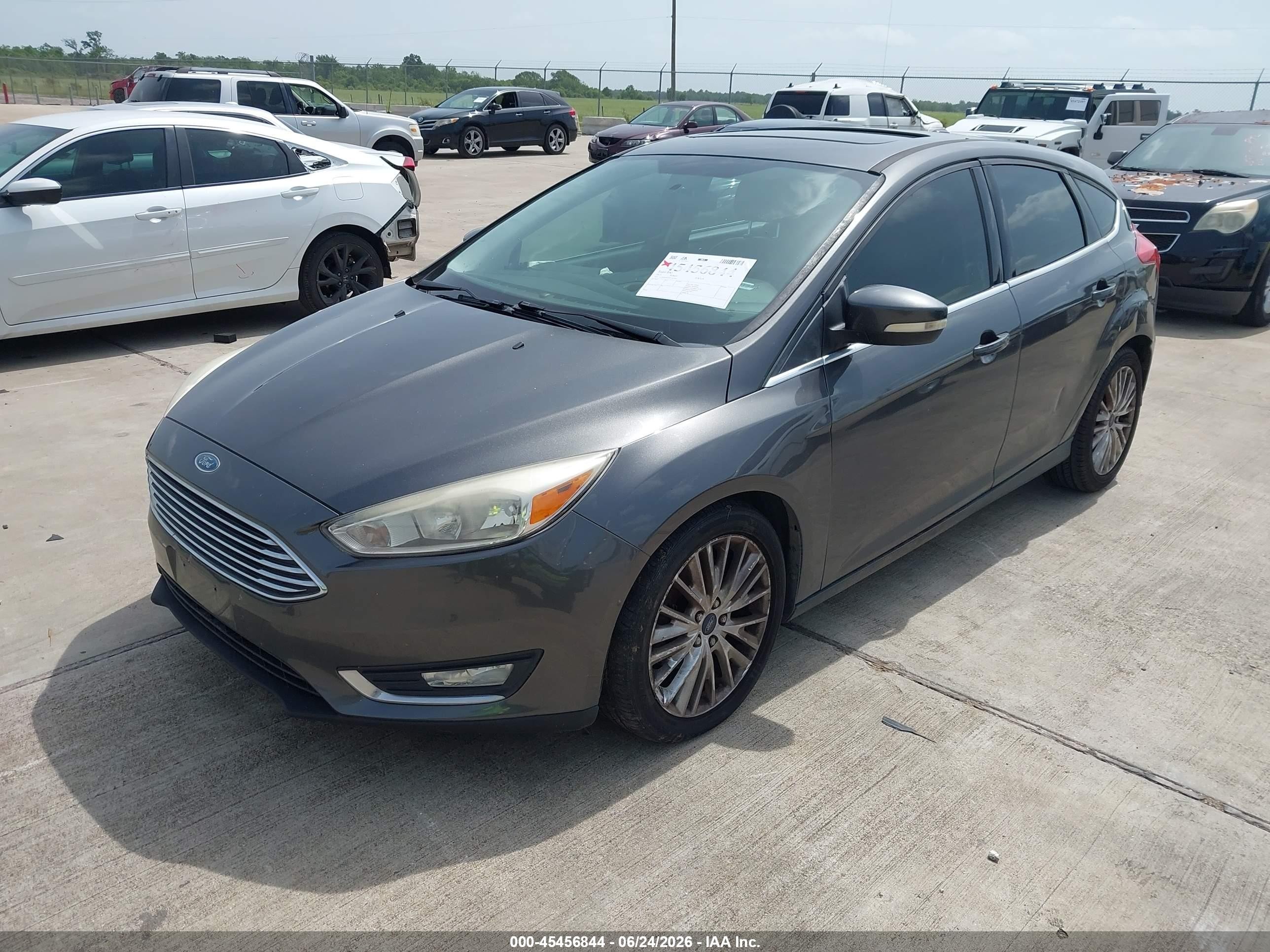 2015 Ford Focus Titanium Gray vin: 1FADP3N29FL387265