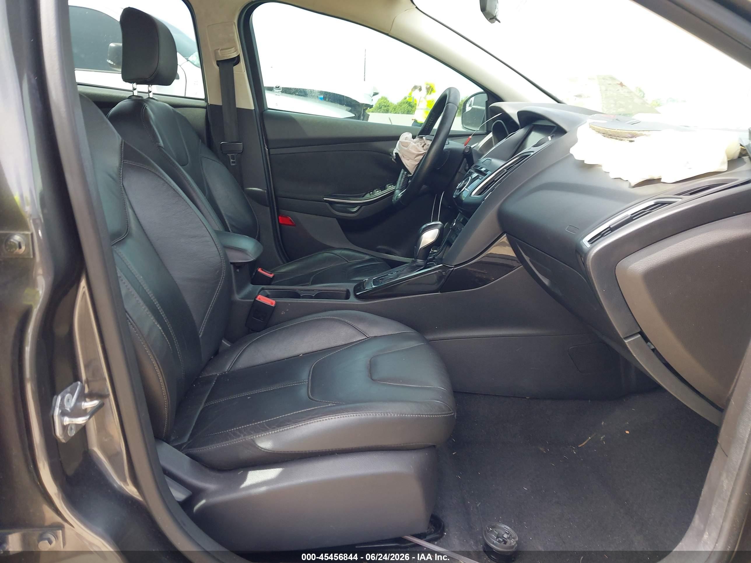 2015 Ford Focus Titanium Gray vin: 1FADP3N29FL387265