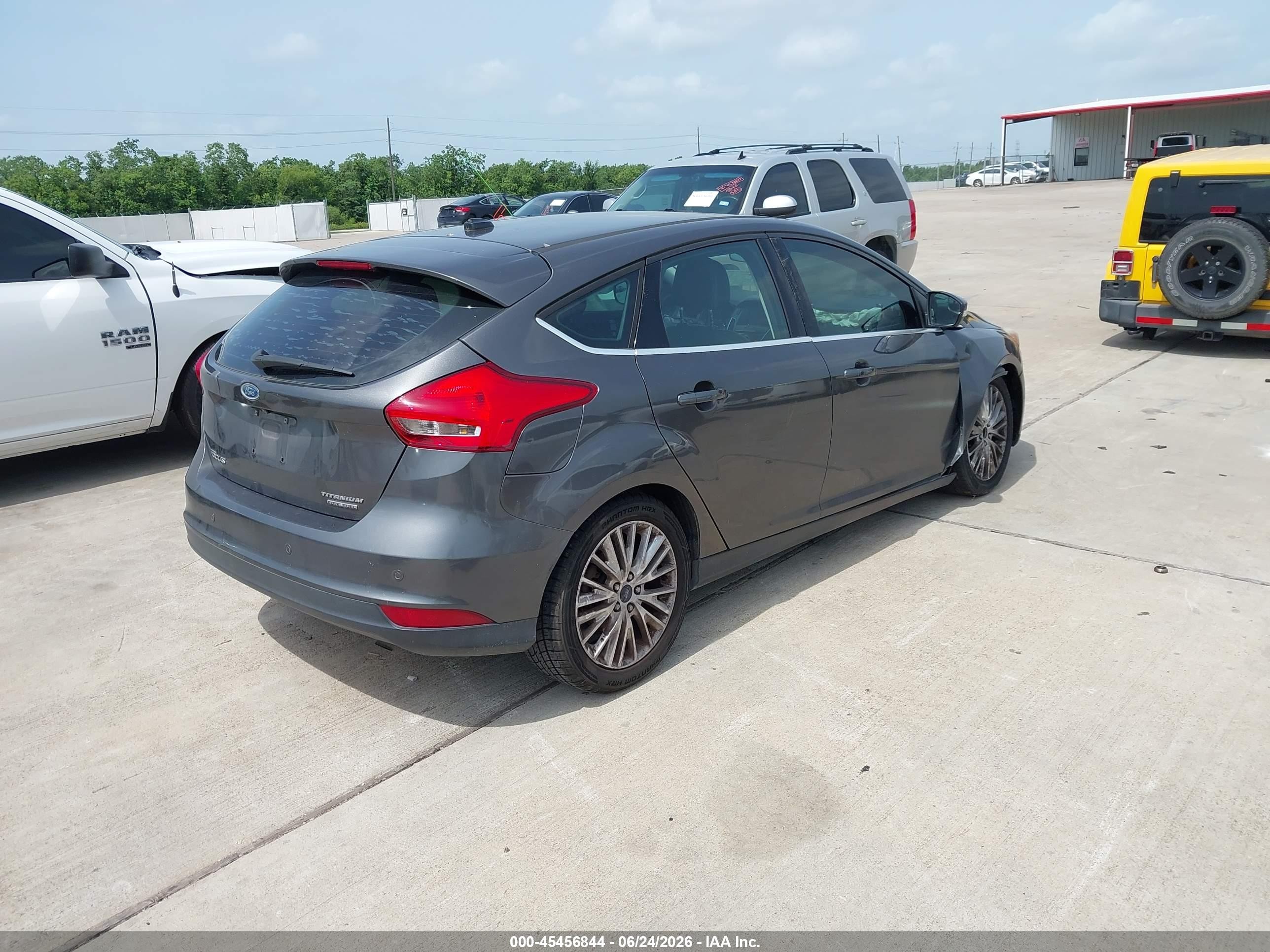 2015 Ford Focus Titanium Gray vin: 1FADP3N29FL387265