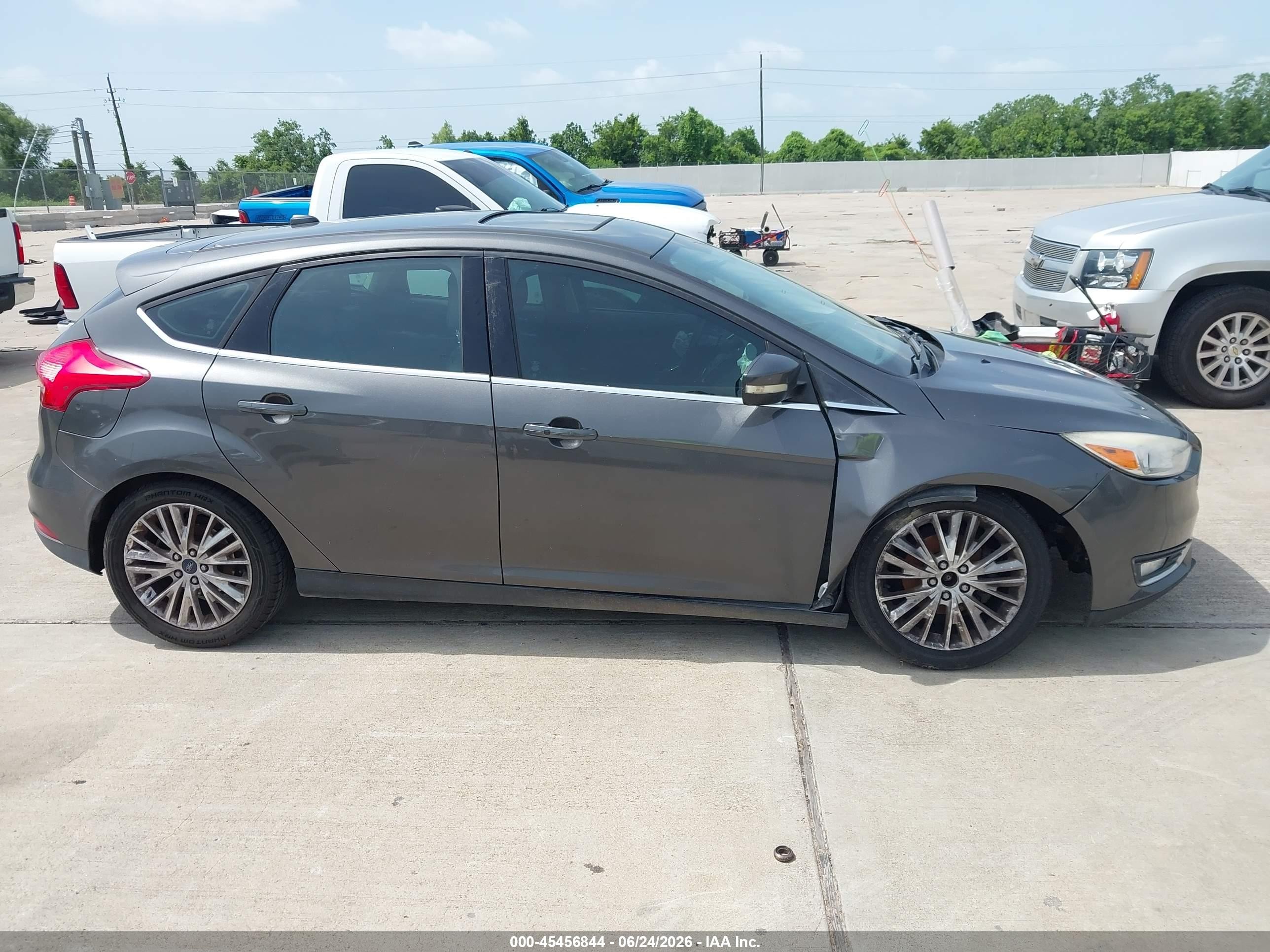 2015 Ford Focus Titanium Gray vin: 1FADP3N29FL387265