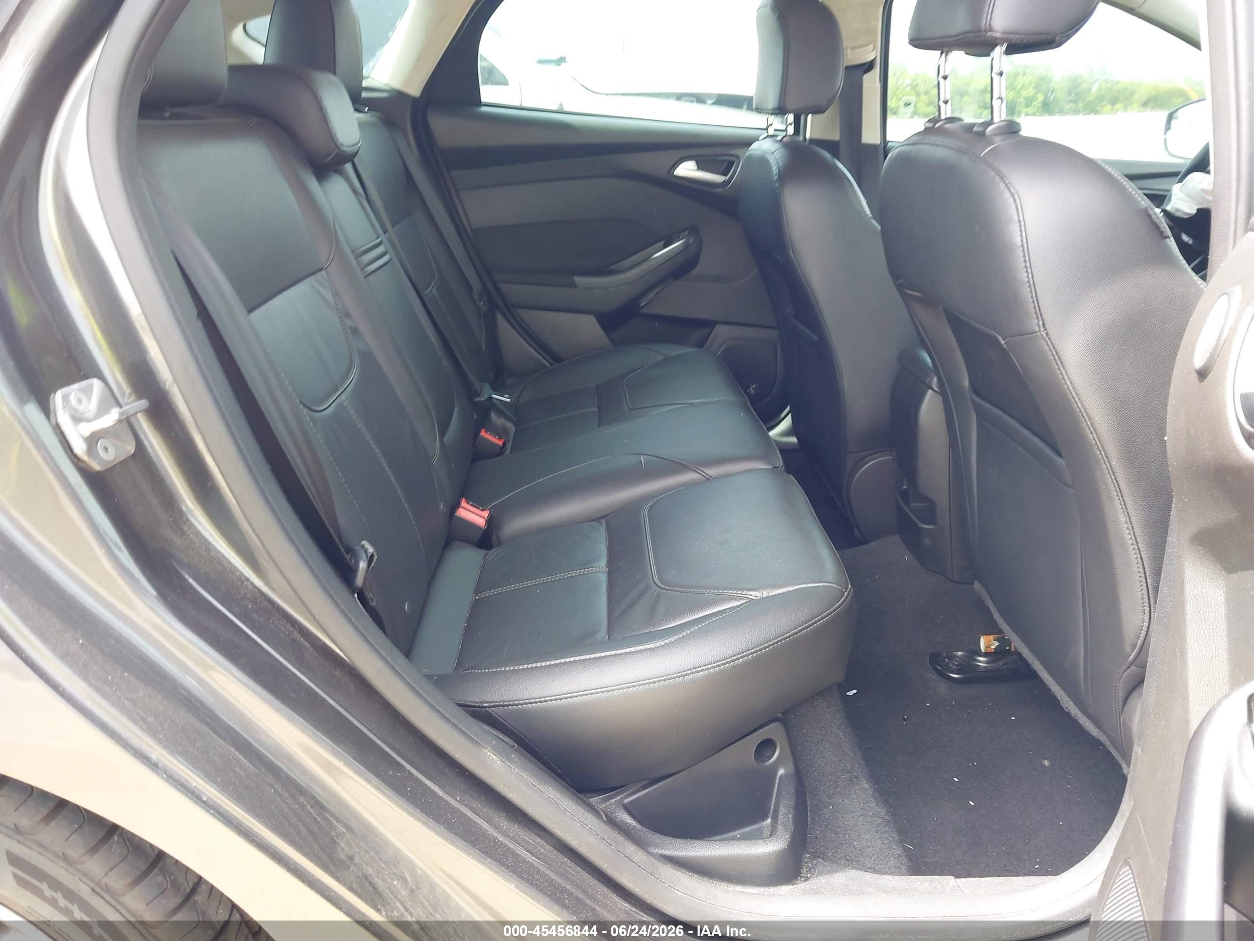 2015 Ford Focus Titanium Gray vin: 1FADP3N29FL387265