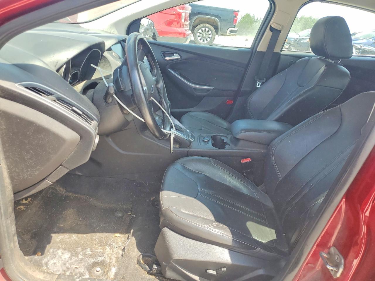 2013 Ford Focus Titanium Burgundy vin: 1FADP3N2XDL137210