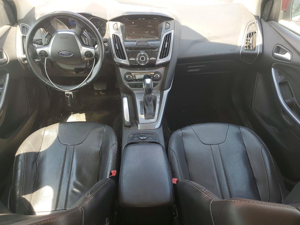 2013 Ford Focus Titanium Burgundy vin: 1FADP3N2XDL137210