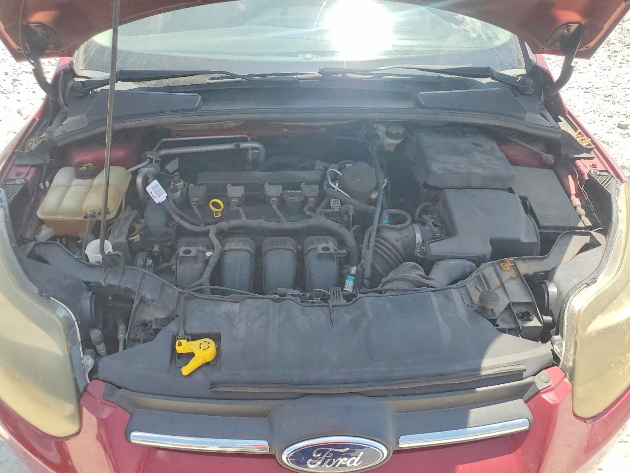 2013 Ford Focus Titanium Burgundy vin: 1FADP3N2XDL137210