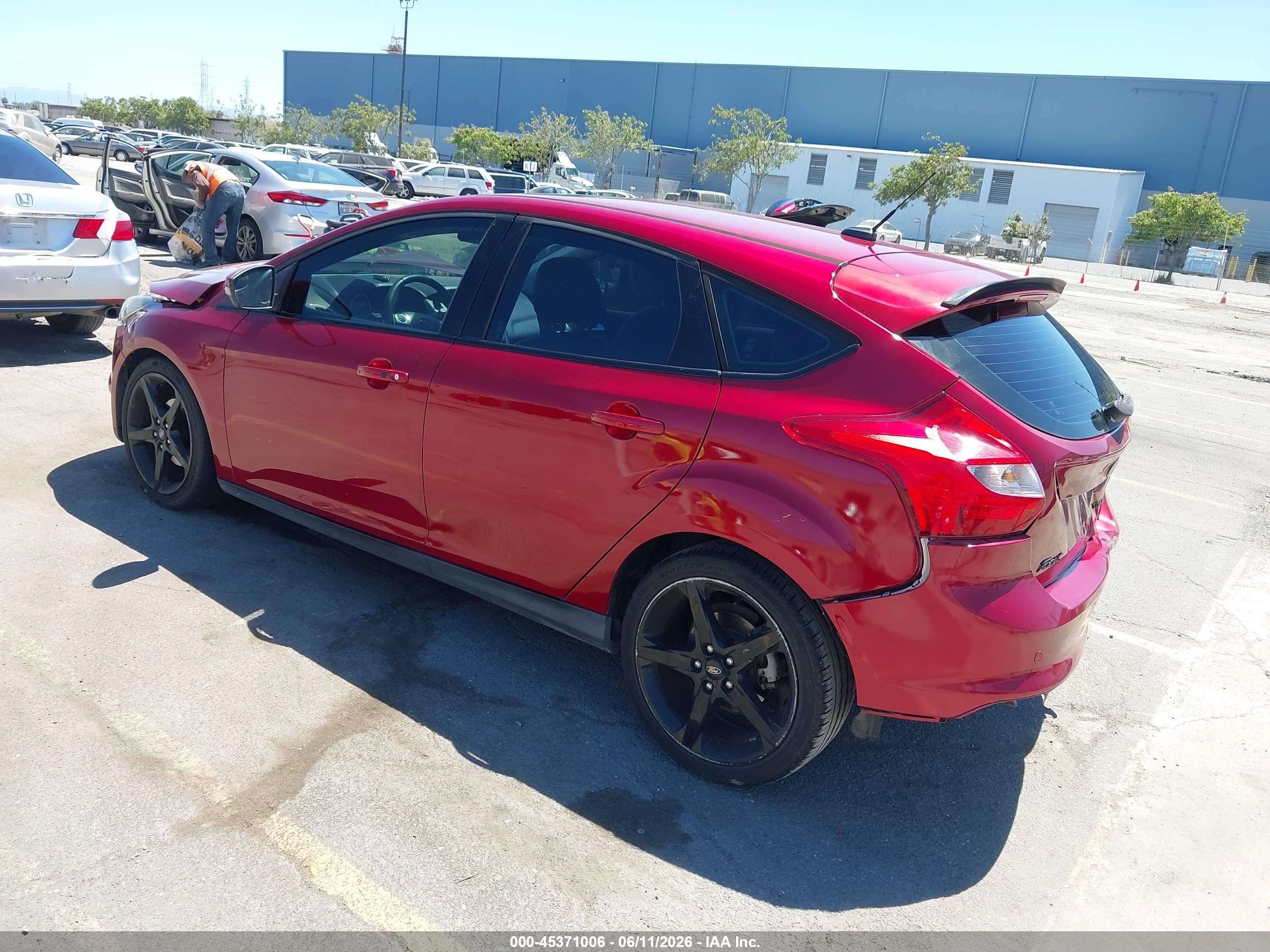 2013 Ford Focus Titanium Red vin: 1FADP3N2XDL178064