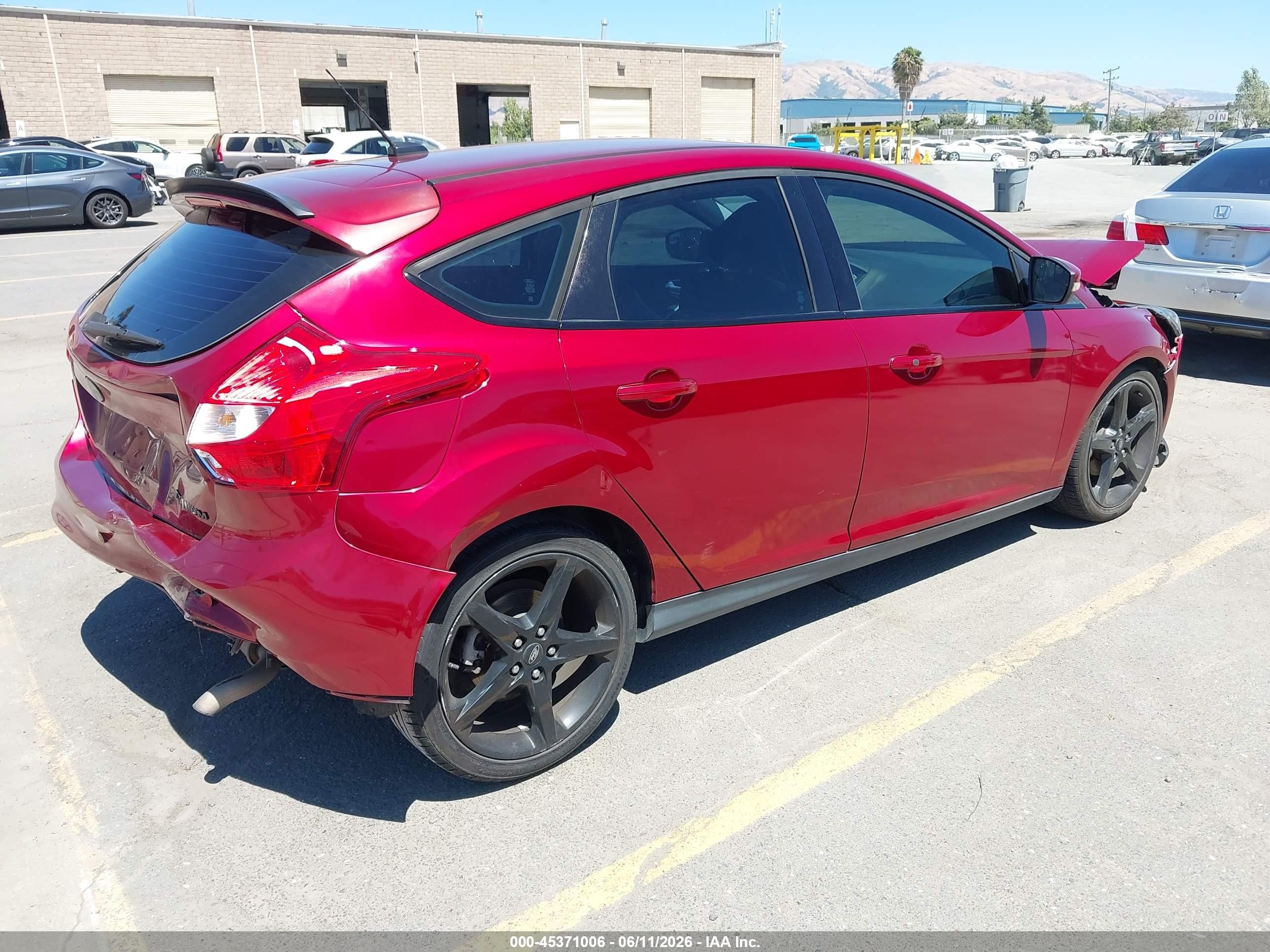 2013 Ford Focus Titanium Red vin: 1FADP3N2XDL178064
