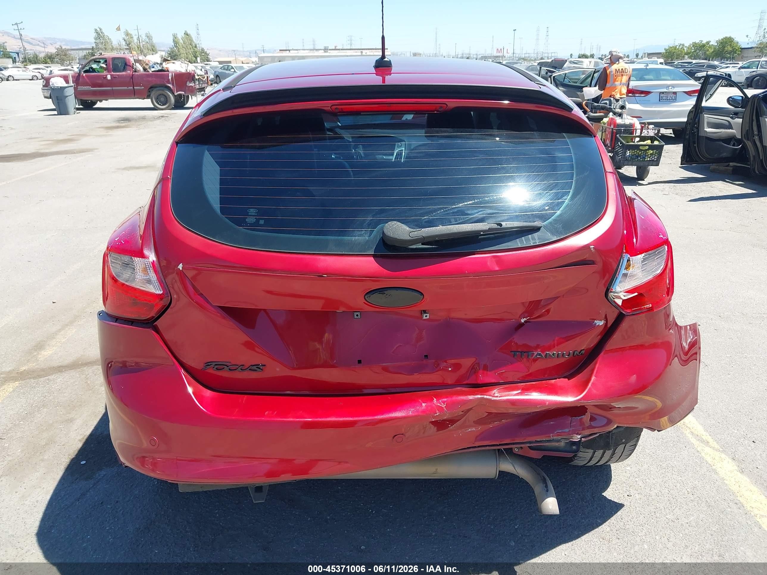 2013 Ford Focus Titanium Red vin: 1FADP3N2XDL178064