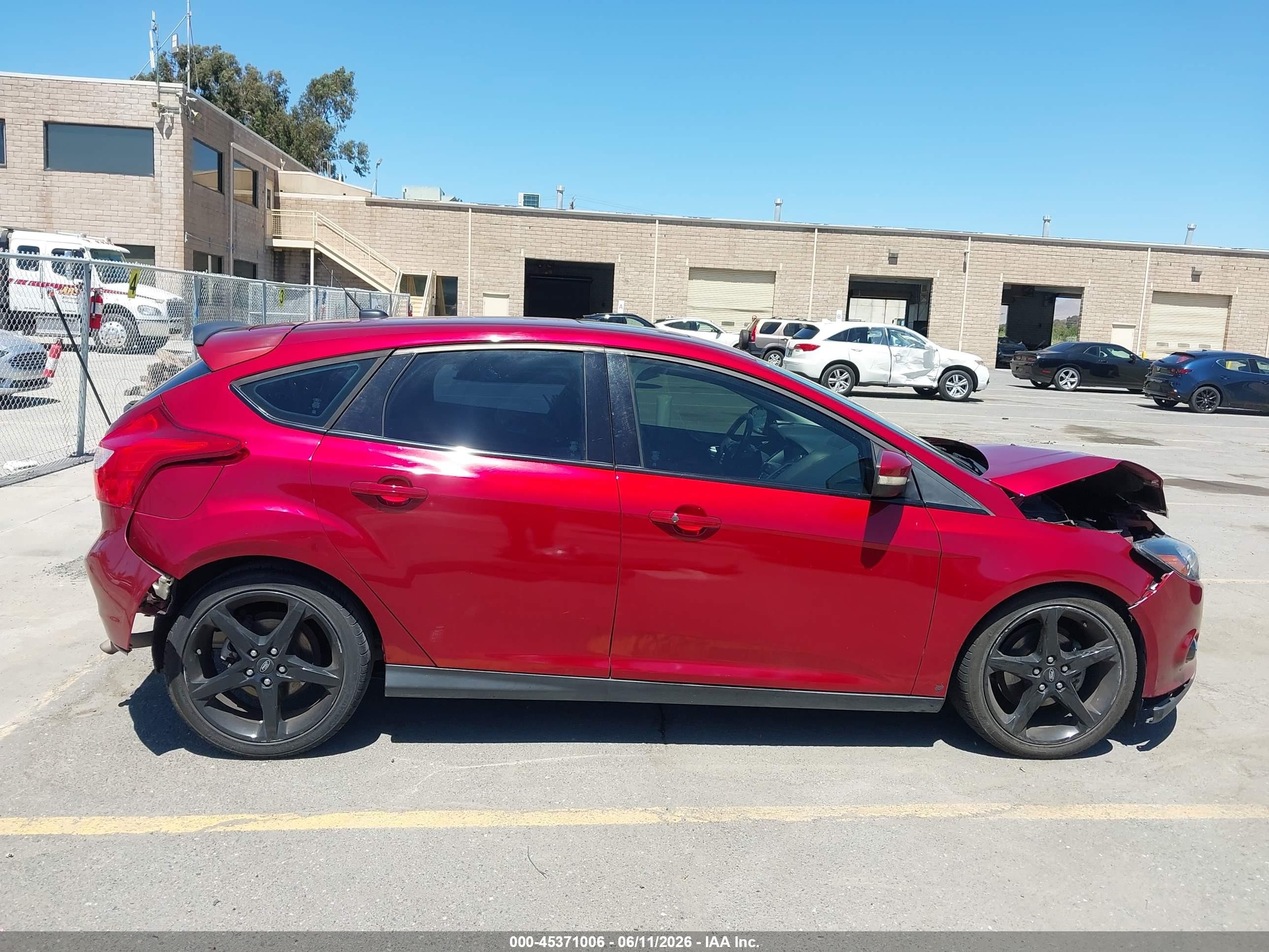 2013 Ford Focus Titanium Red vin: 1FADP3N2XDL178064