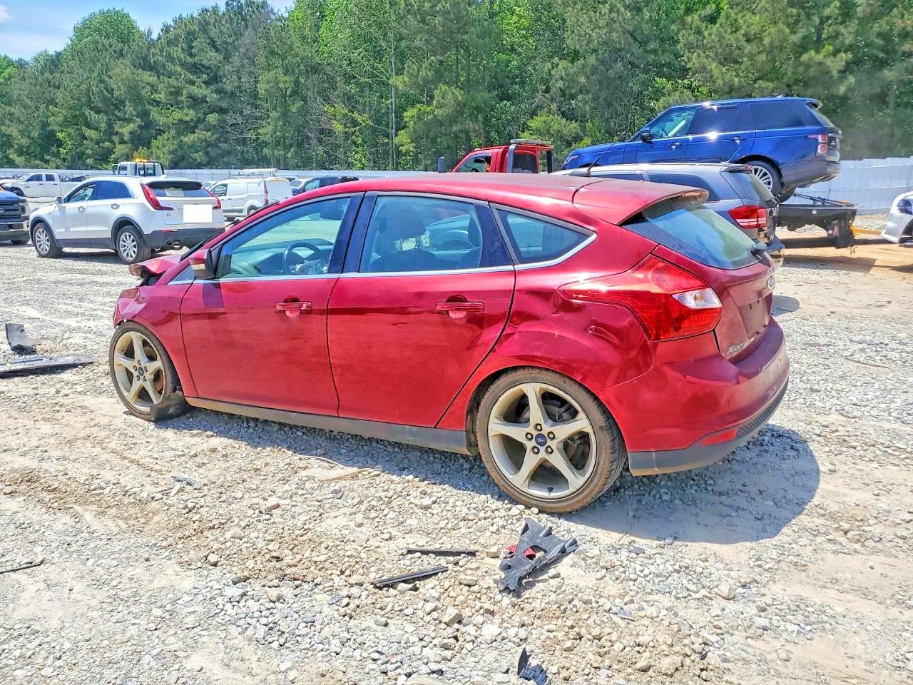 2013 Ford Focus Titanium Burgundy vin: 1FADP3N2XDL217851