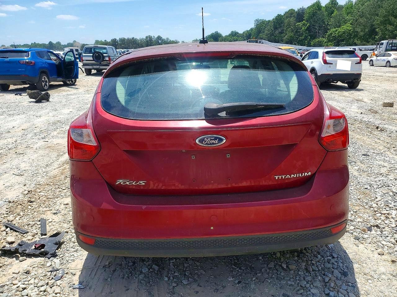2013 Ford Focus Titanium Burgundy vin: 1FADP3N2XDL217851