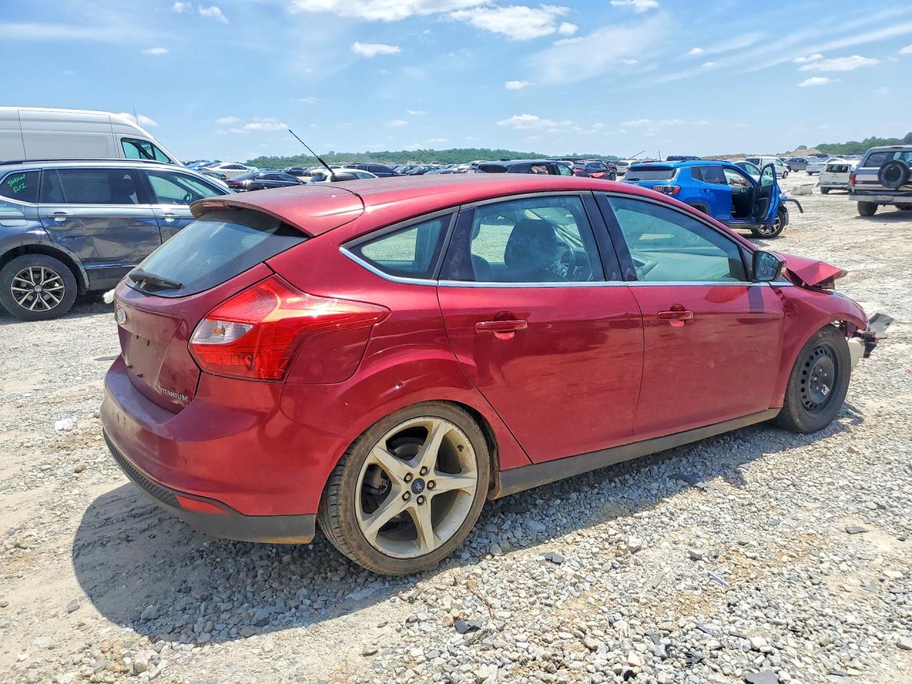 2013 Ford Focus Titanium Burgundy vin: 1FADP3N2XDL217851