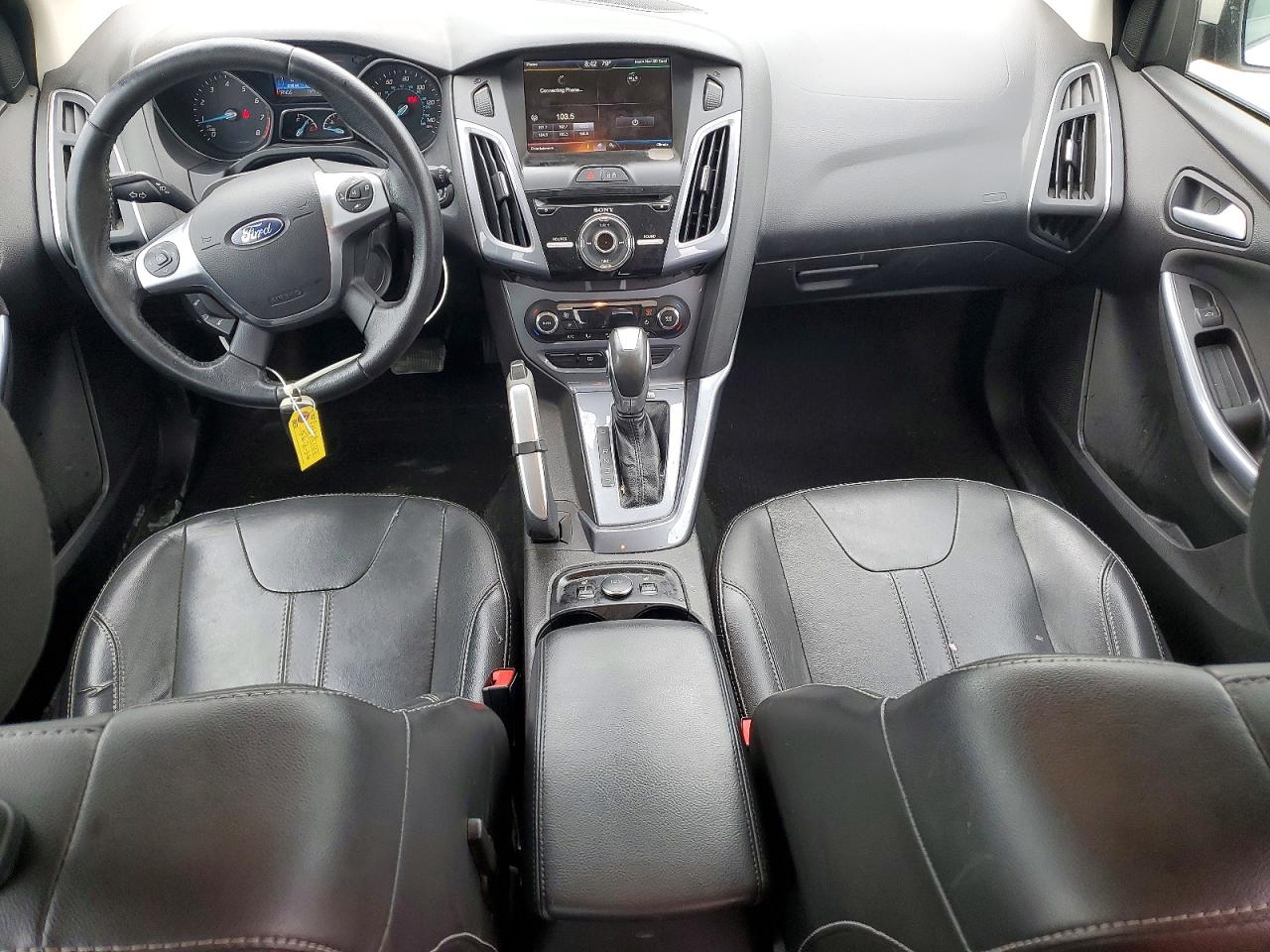 2014 Ford Focus Titanium White vin: 1FADP3N2XEL111725