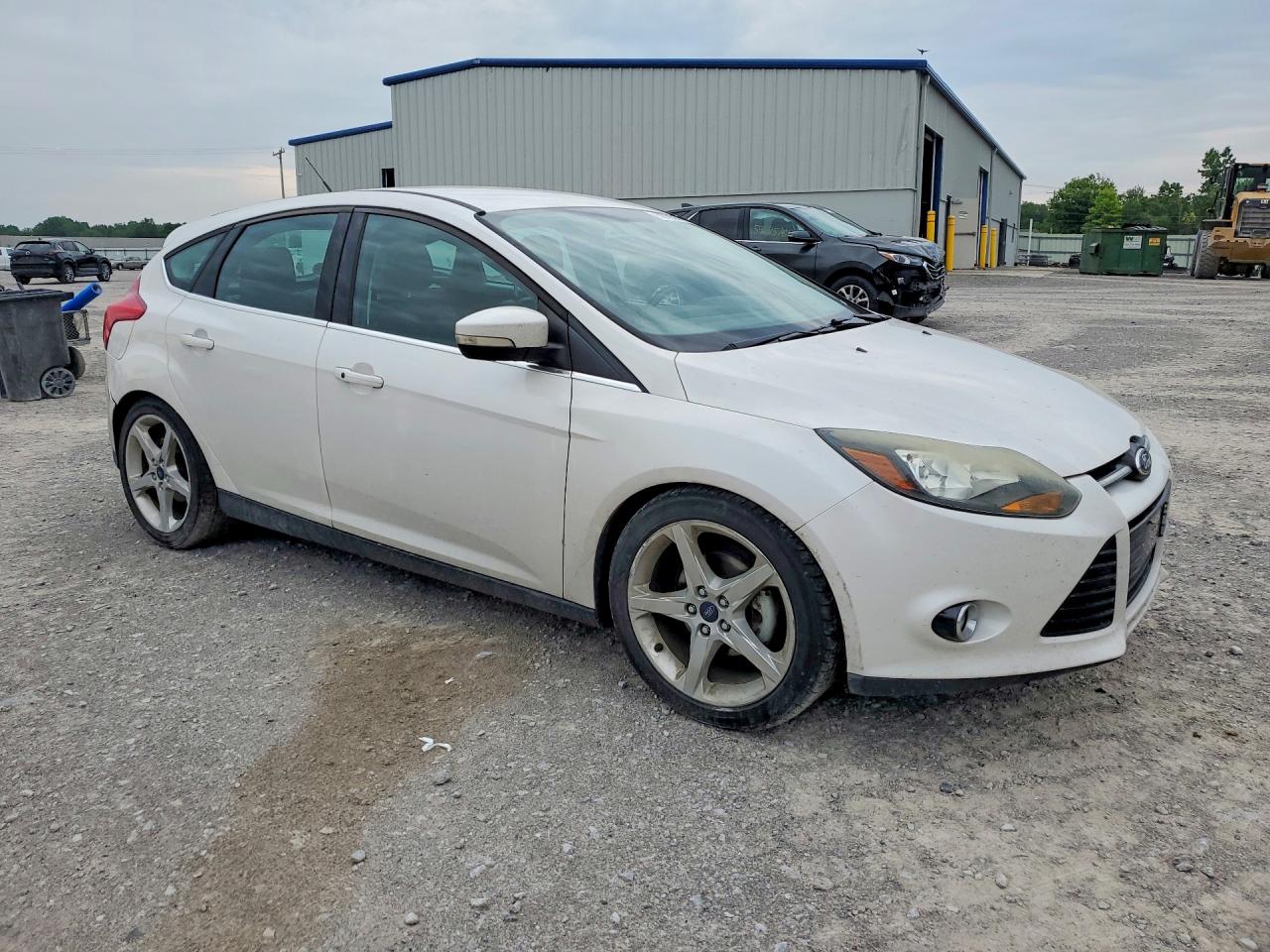 2014 Ford Focus Titanium White vin: 1FADP3N2XEL111725