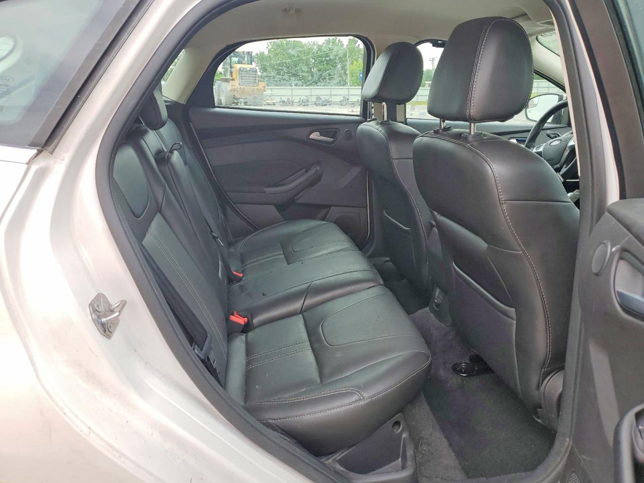 2014 Ford Focus Titanium White vin: 1FADP3N2XEL111725