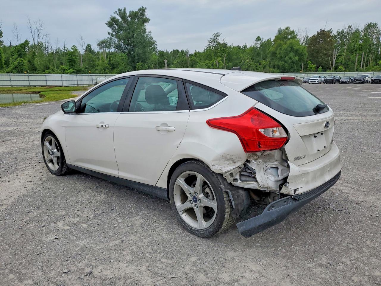 2014 Ford Focus Titanium White vin: 1FADP3N2XEL111725