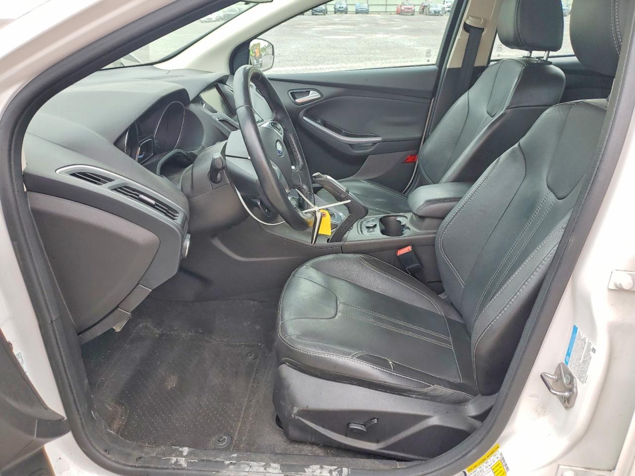 2014 Ford Focus Titanium White vin: 1FADP3N2XEL111725