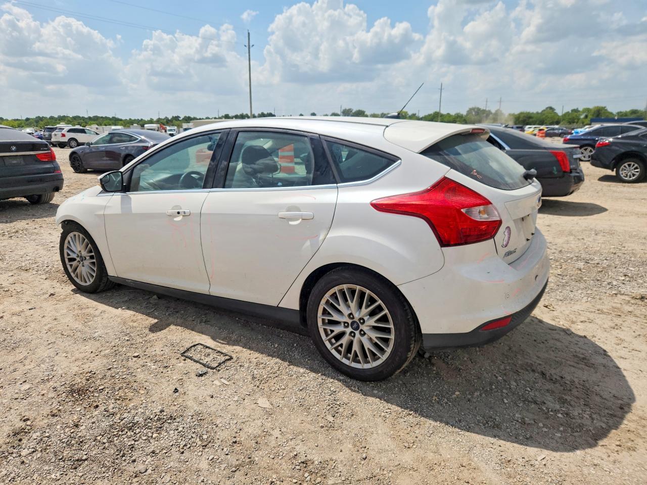 2014 Ford Focus Titanium White vin: 1FADP3N2XEL348697