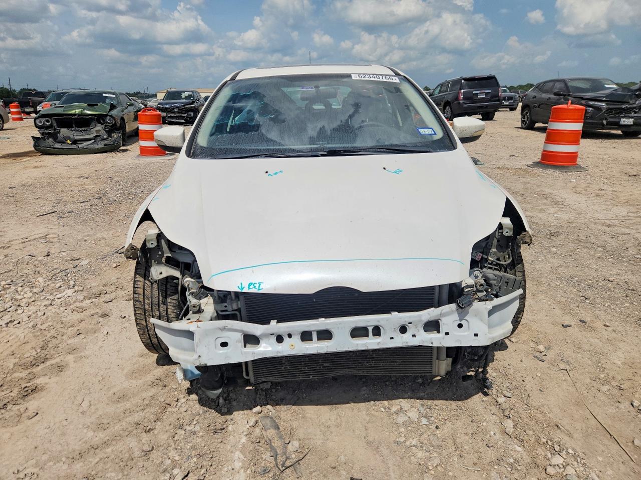 2014 Ford Focus Titanium White vin: 1FADP3N2XEL348697