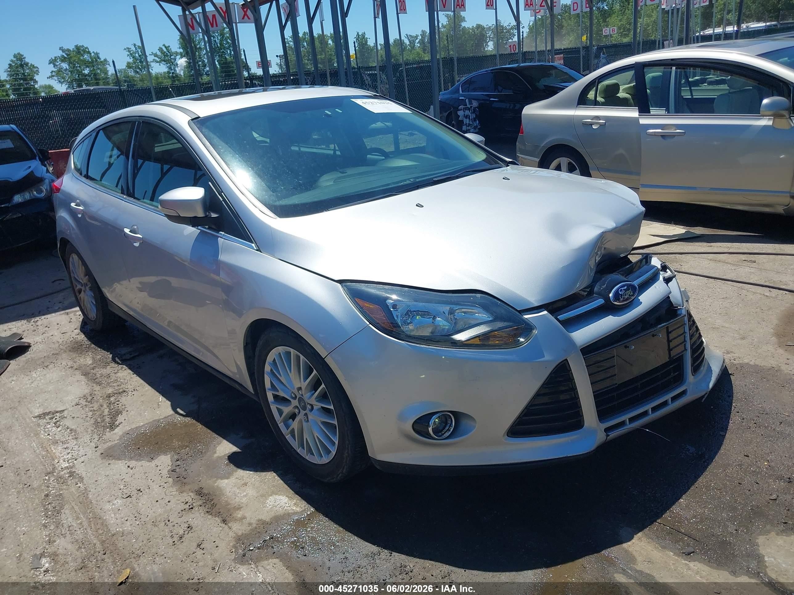 2014 Ford Focus Titanium Silver vin: 1FADP3N2XEL377889