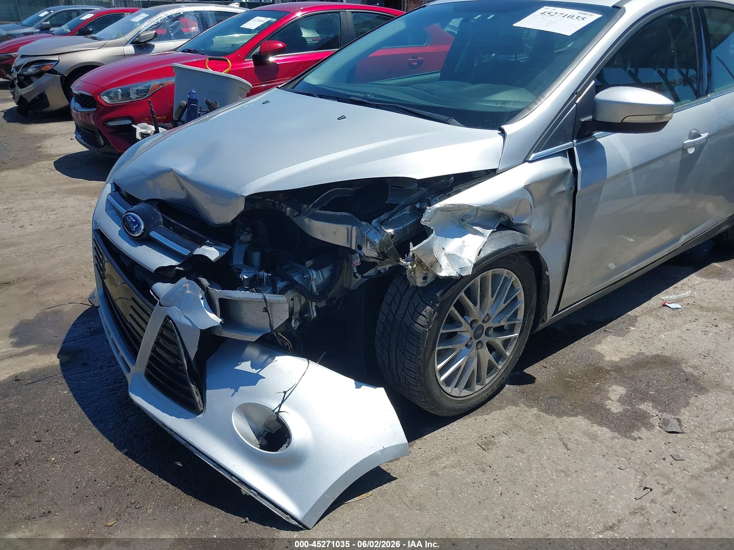 2014 Ford Focus Titanium Silver vin: 1FADP3N2XEL377889