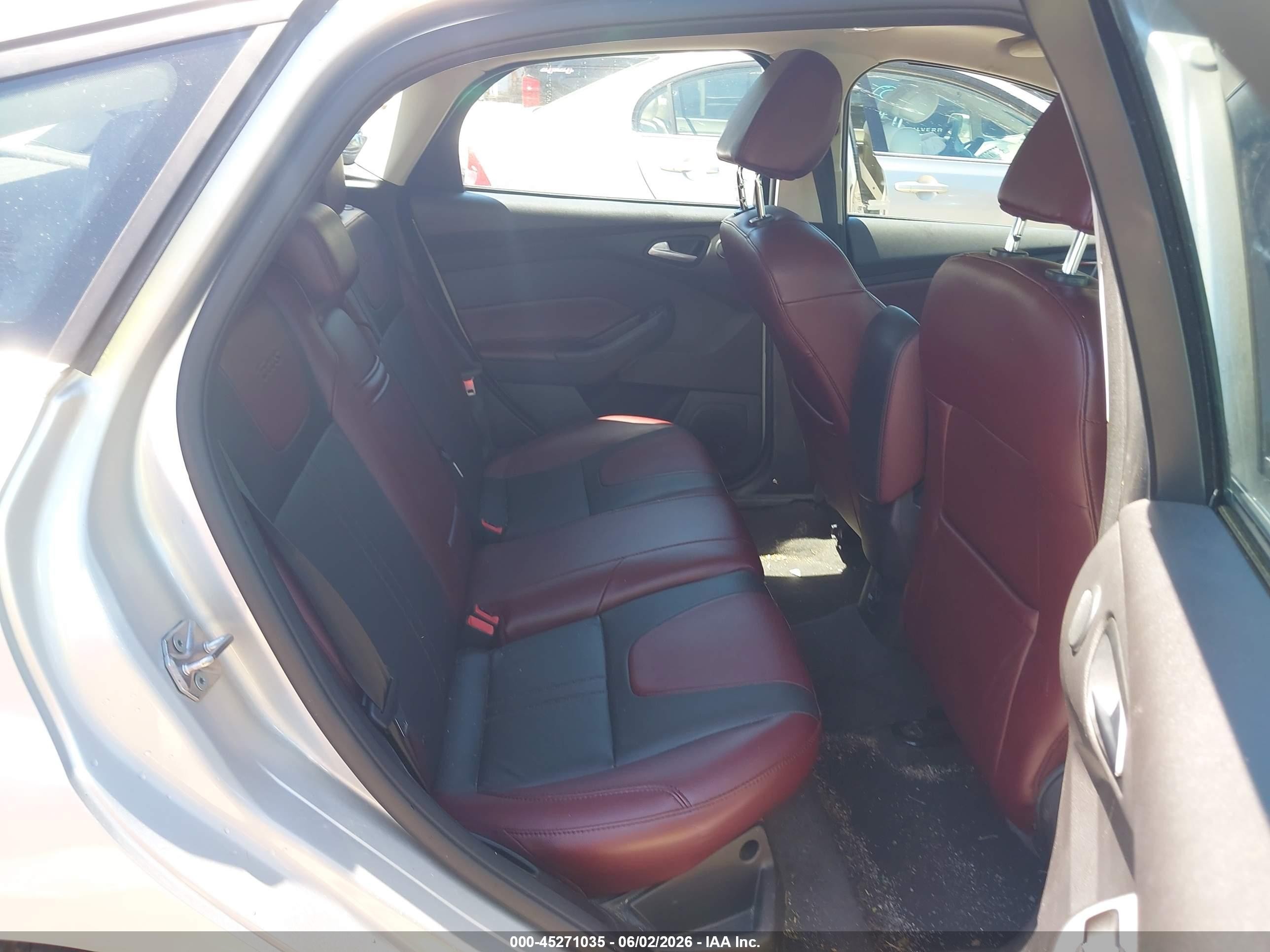 2014 Ford Focus Titanium Silver vin: 1FADP3N2XEL377889