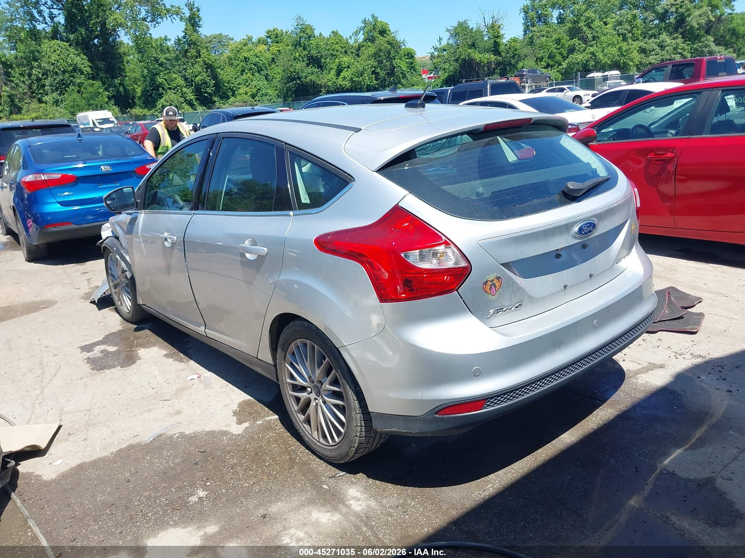 2014 Ford Focus Titanium Silver vin: 1FADP3N2XEL377889