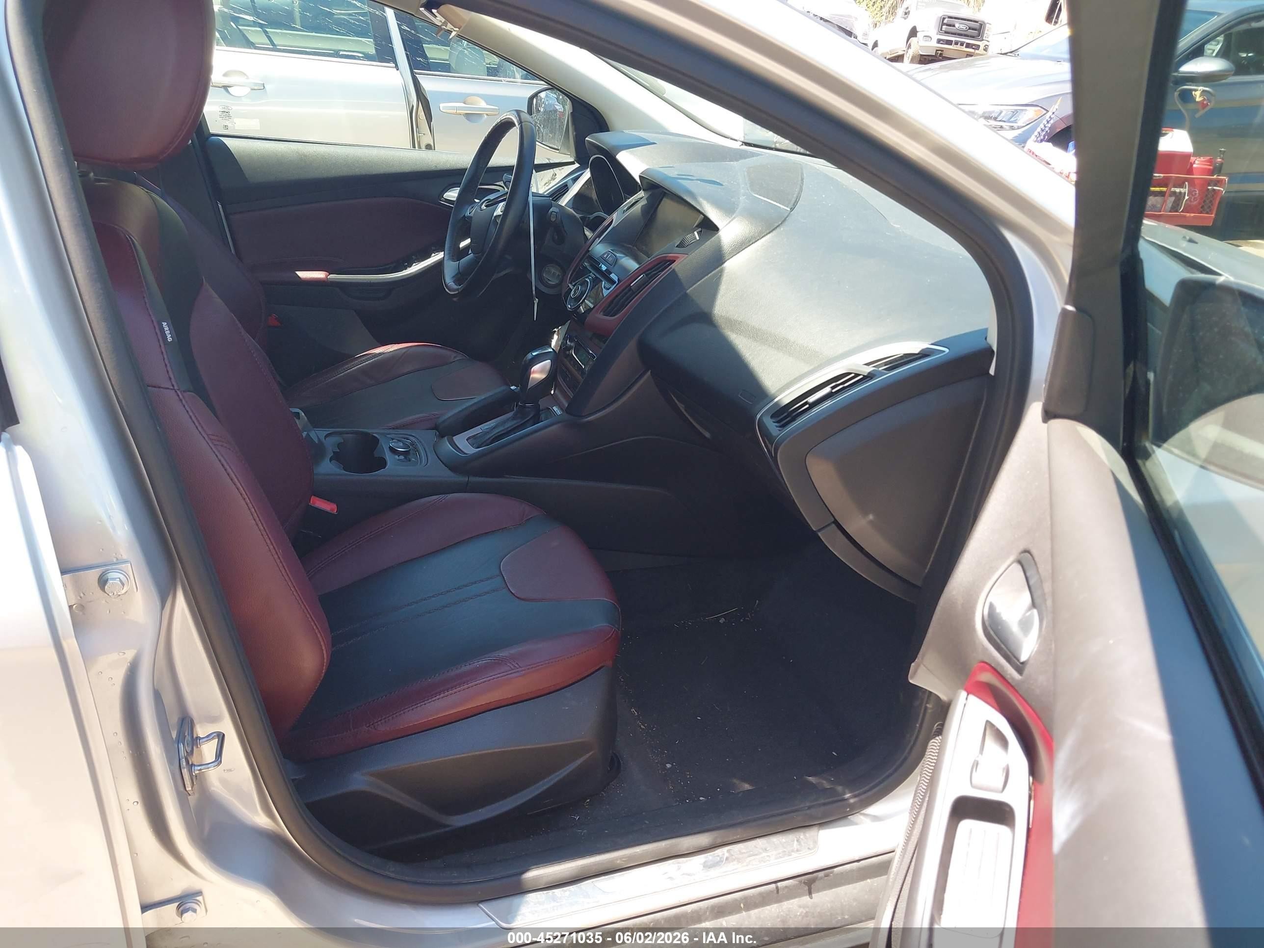 2014 Ford Focus Titanium Silver vin: 1FADP3N2XEL377889