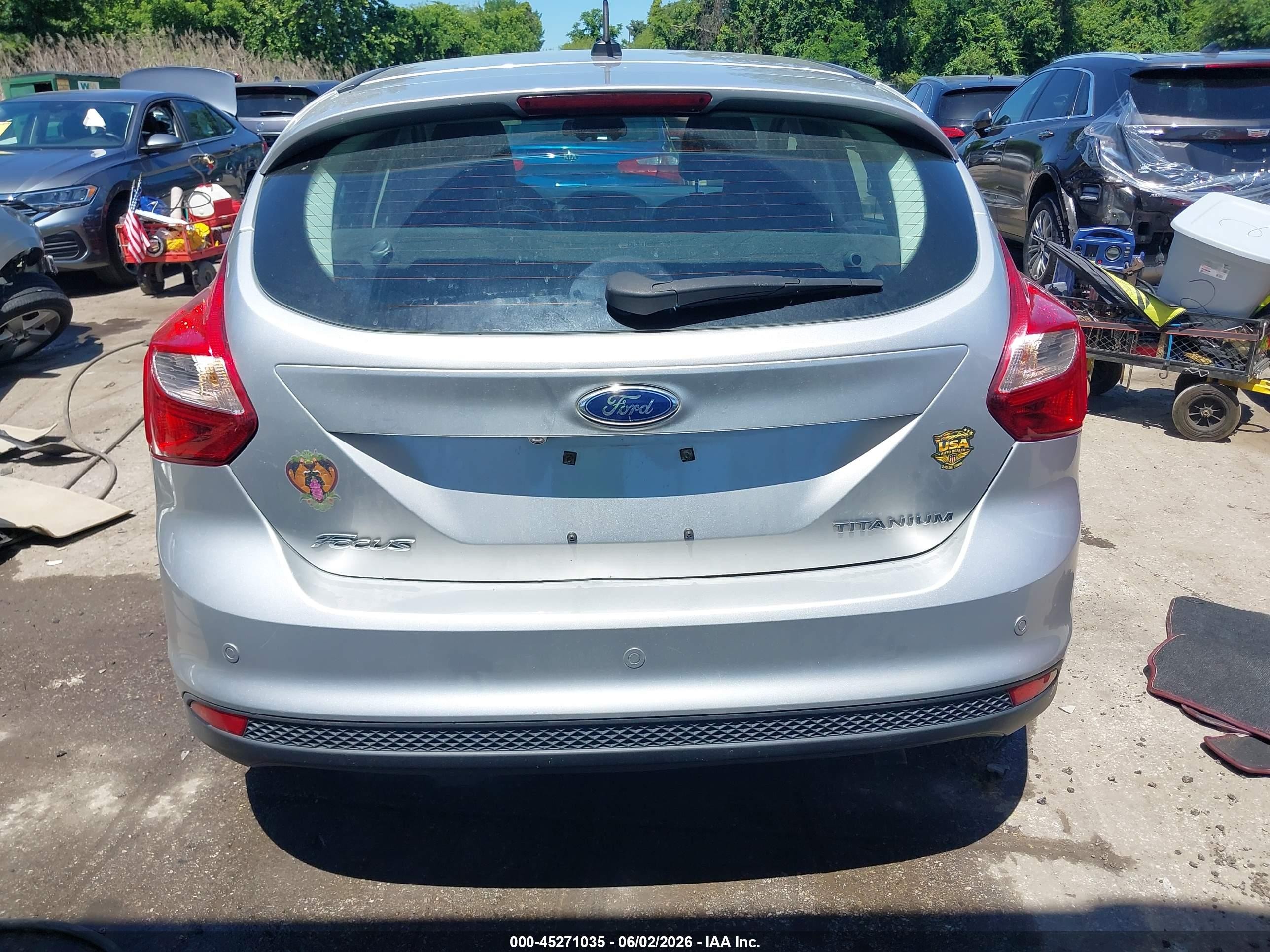 2014 Ford Focus Titanium Silver vin: 1FADP3N2XEL377889