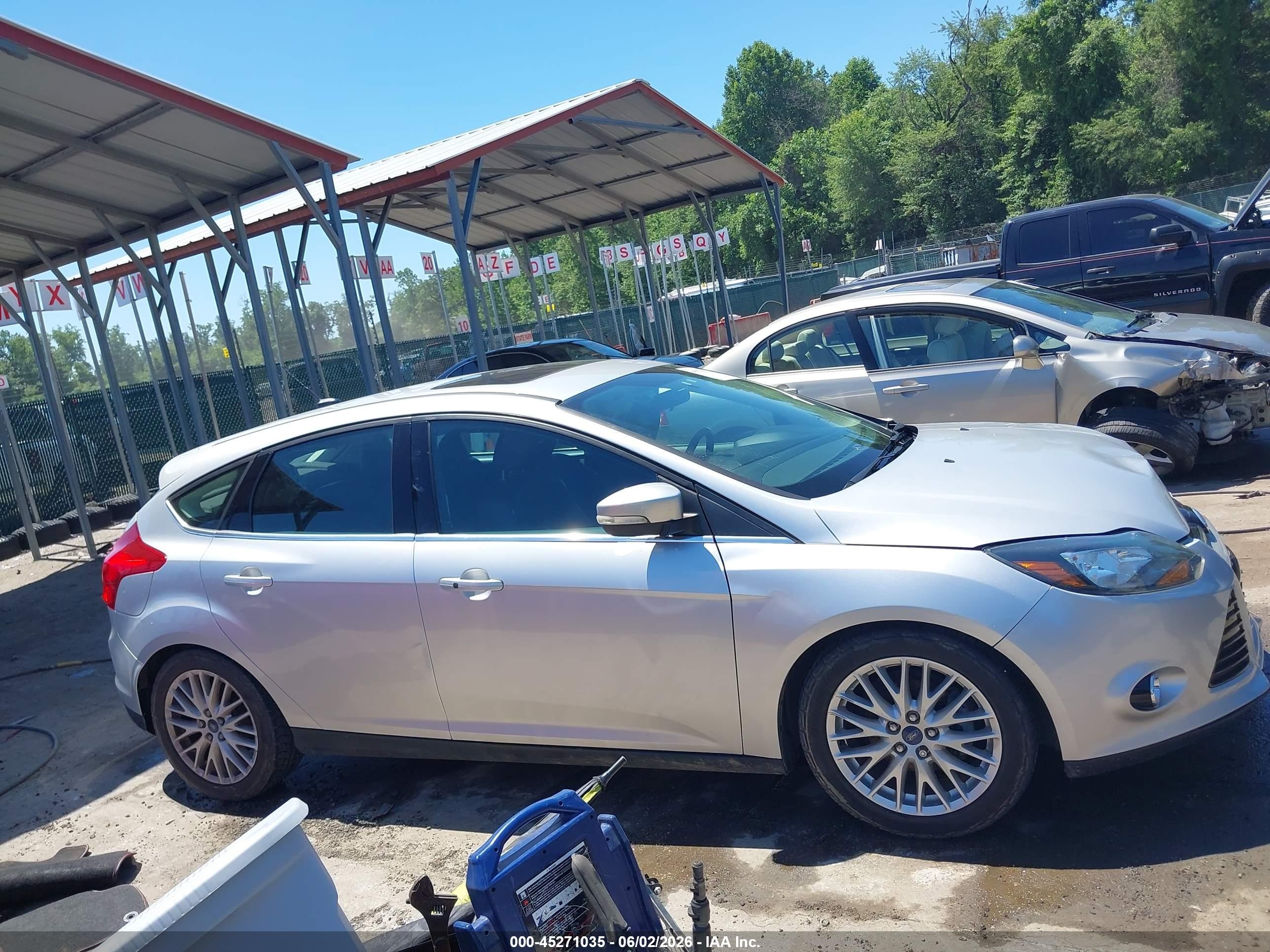 2014 Ford Focus Titanium Silver vin: 1FADP3N2XEL377889