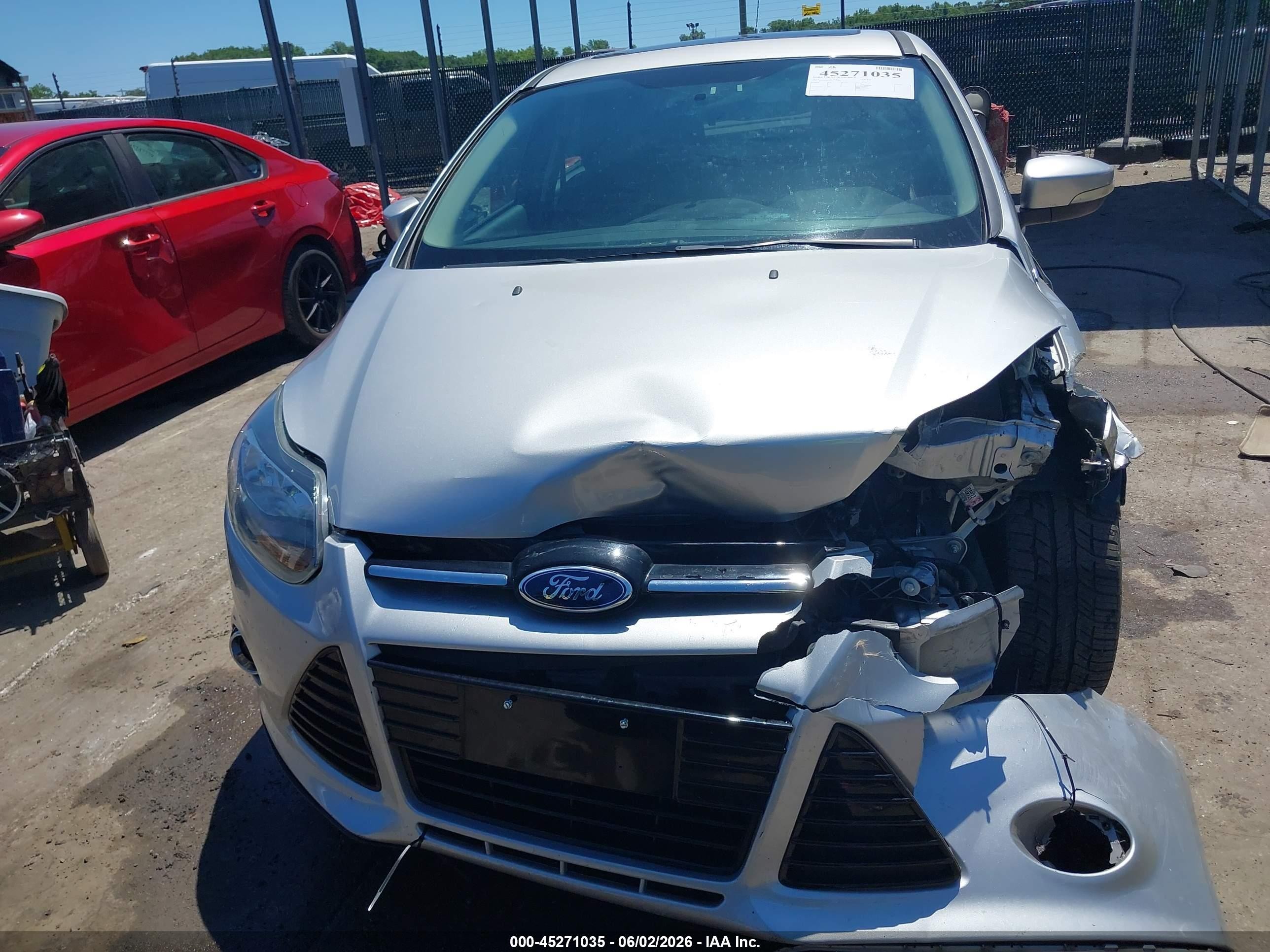 2014 Ford Focus Titanium Silver vin: 1FADP3N2XEL377889