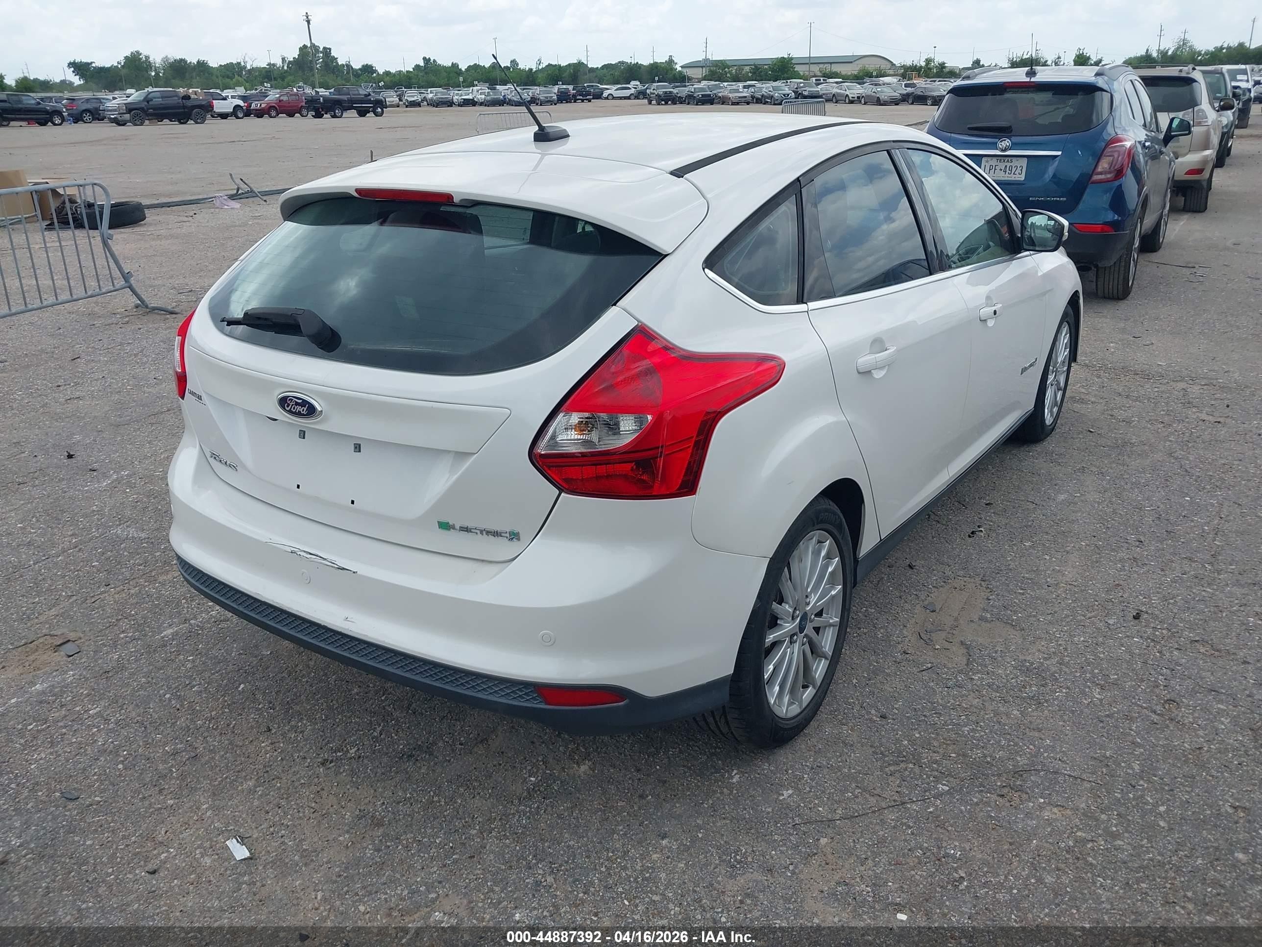 2013 Ford Focus Electric   White vin: 1FADP3R40DL251910