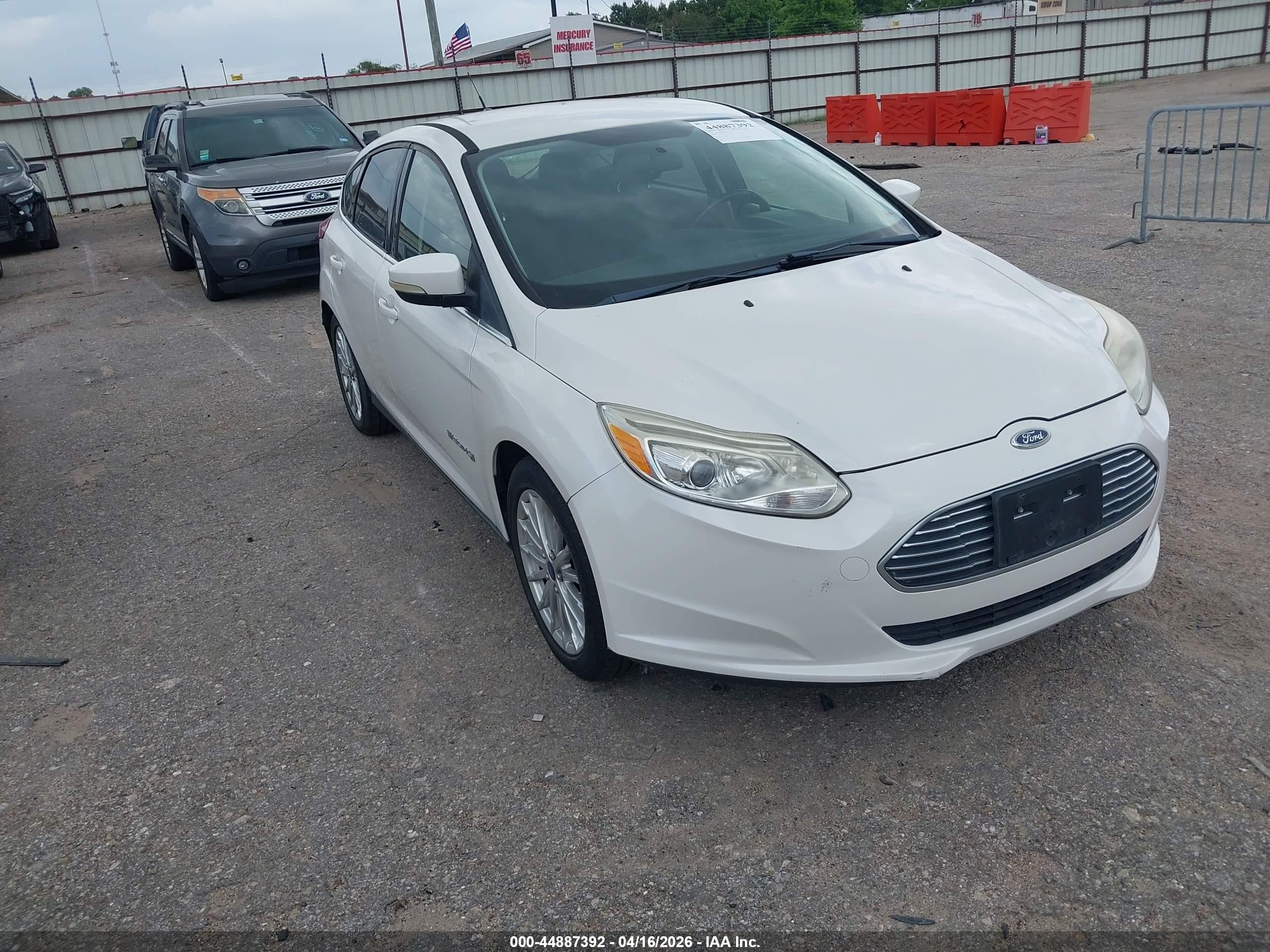 2013 Ford Focus Electric   White vin: 1FADP3R40DL251910