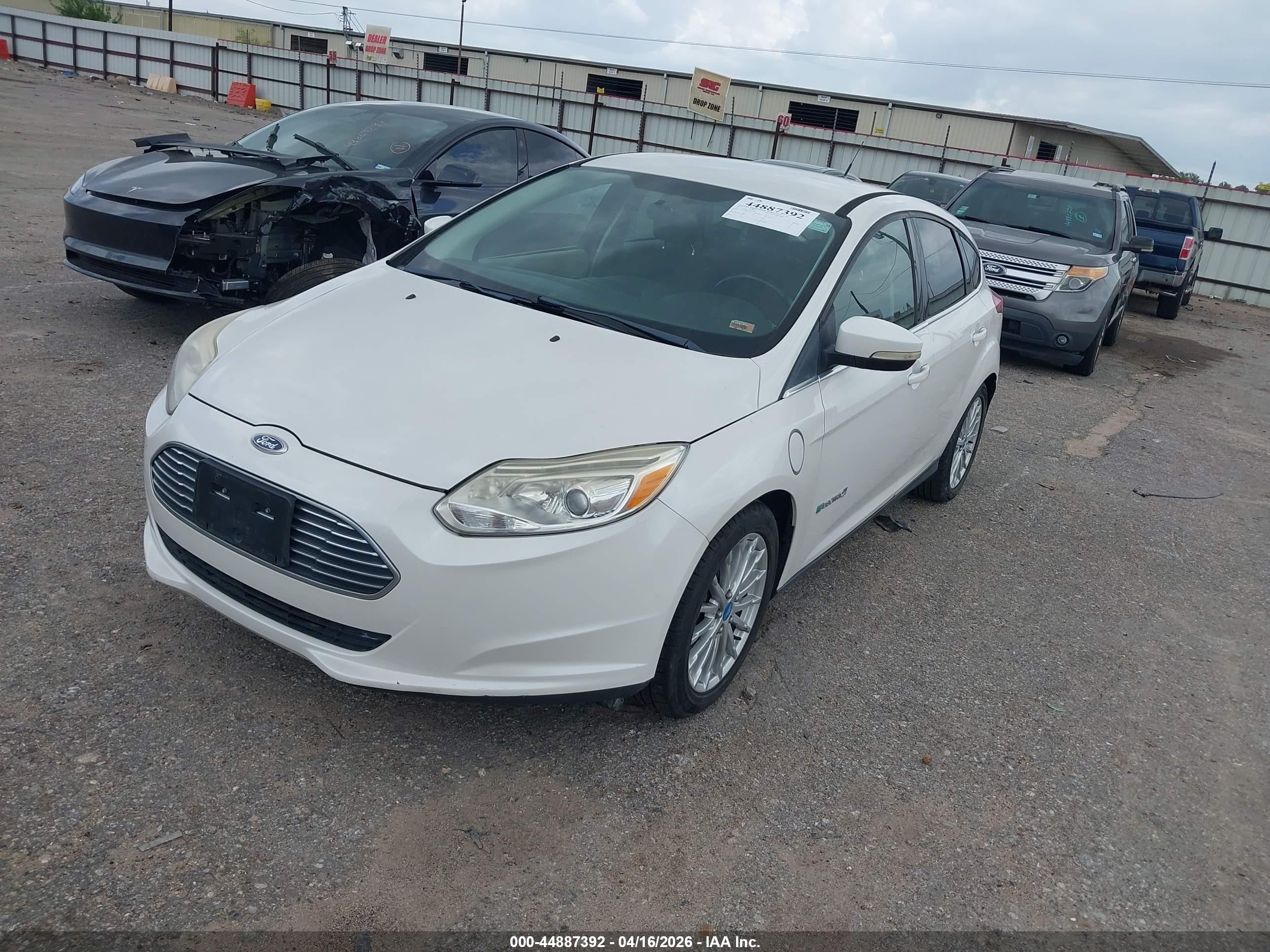2013 Ford Focus Electric   White vin: 1FADP3R40DL251910