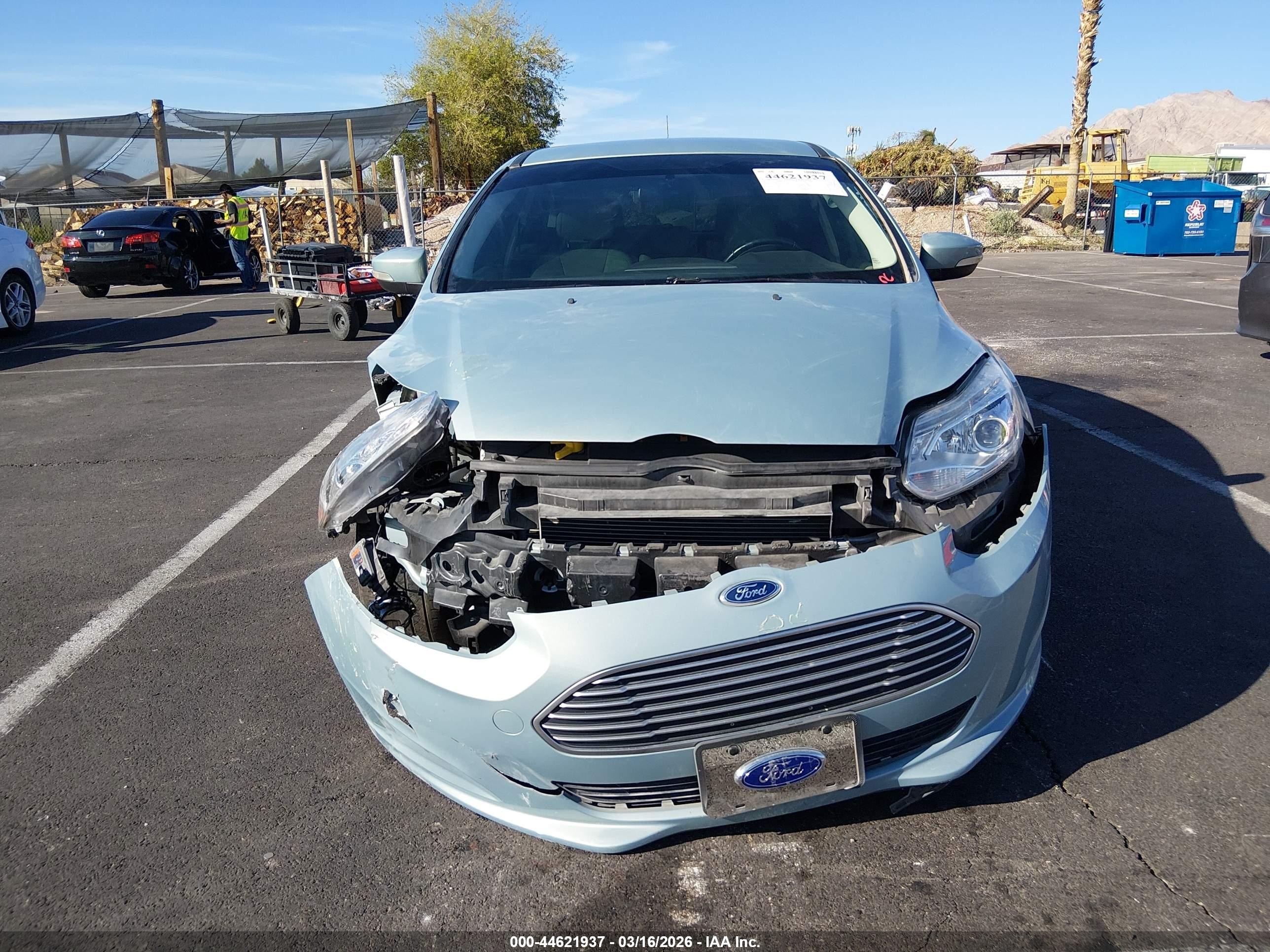 2013 Ford Focus Electric   Light Blue vin: 1FADP3R40DL364403