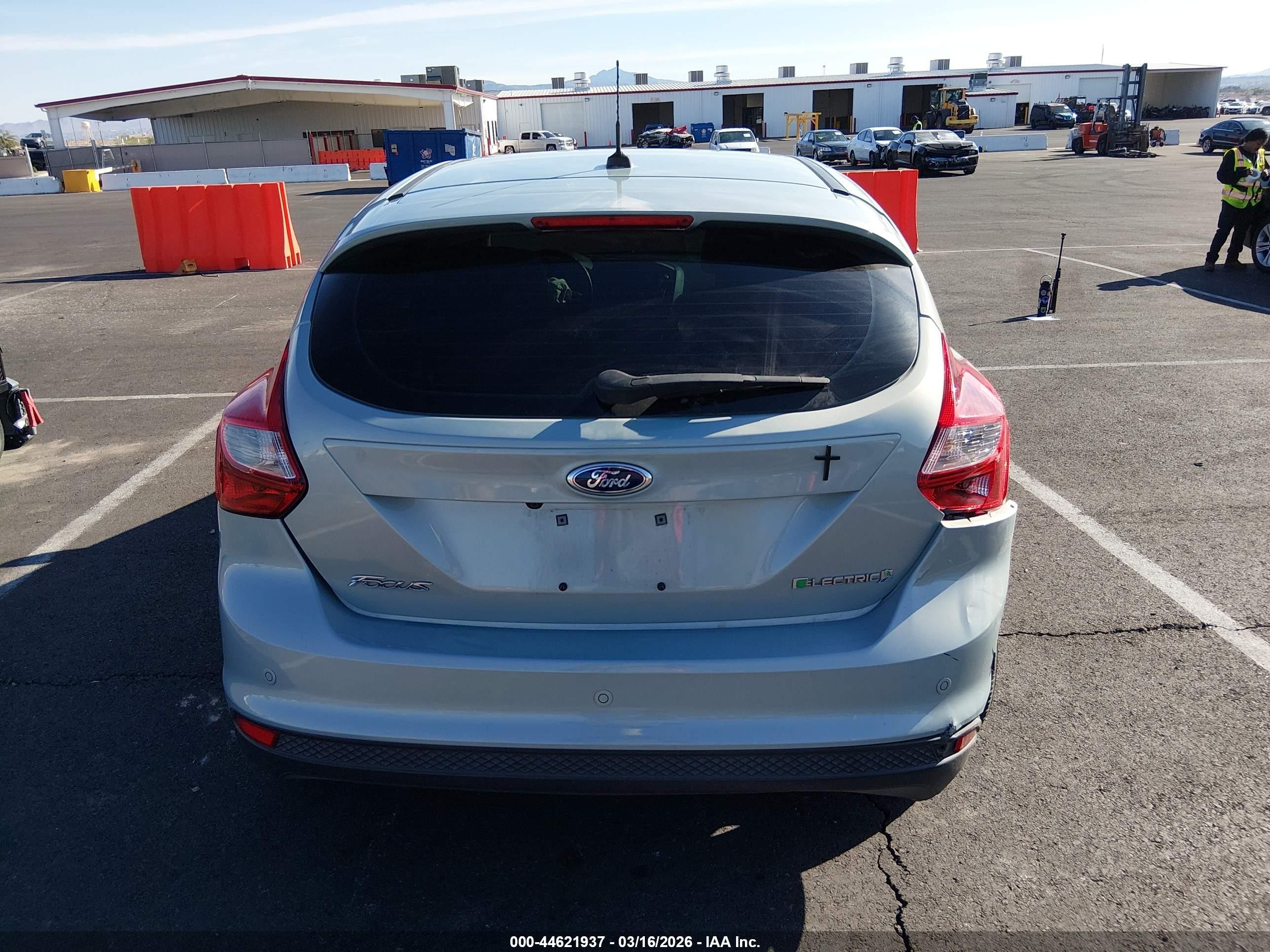 2013 Ford Focus Electric   Light Blue vin: 1FADP3R40DL364403