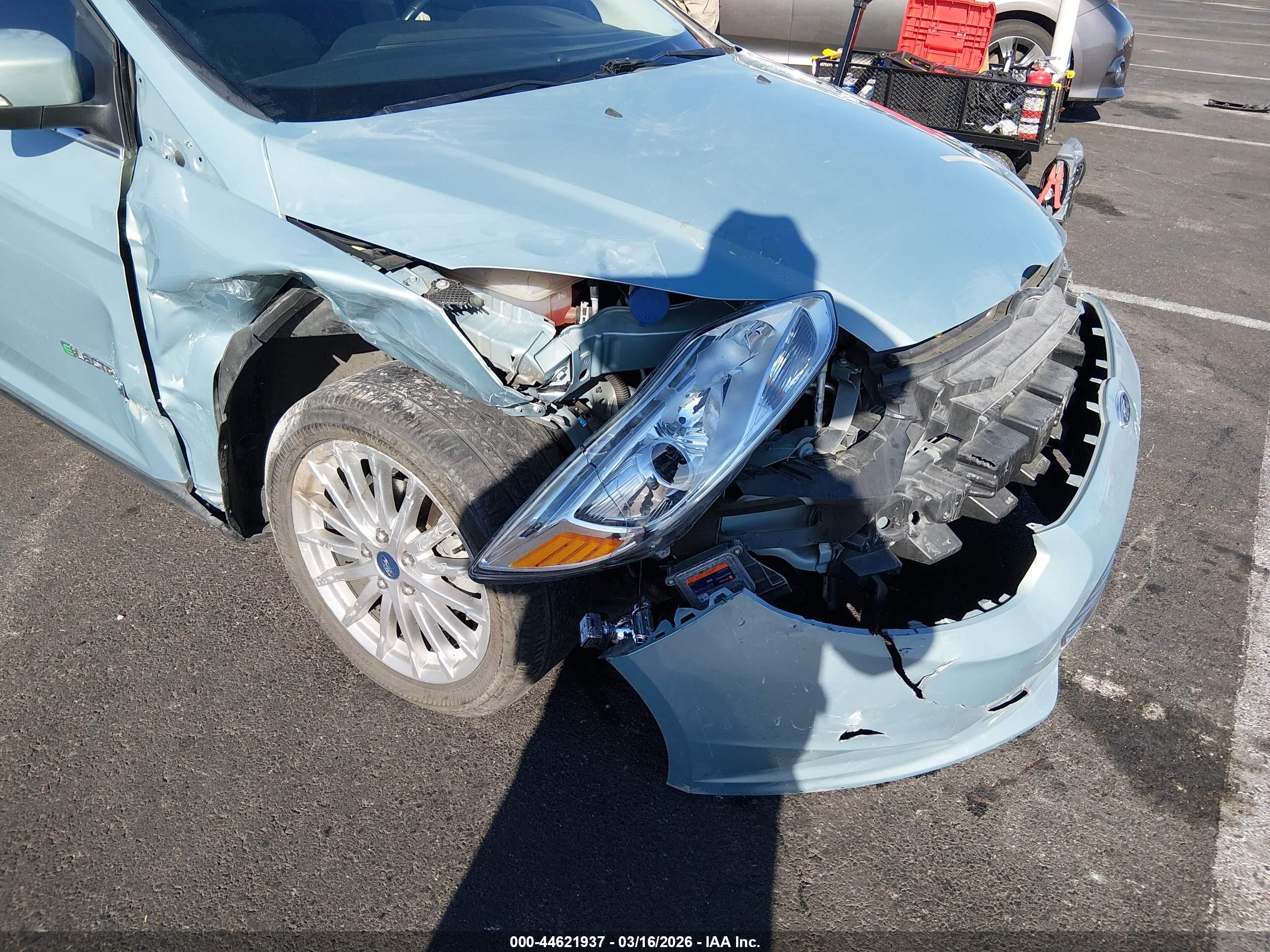 2013 Ford Focus Electric   Light Blue vin: 1FADP3R40DL364403
