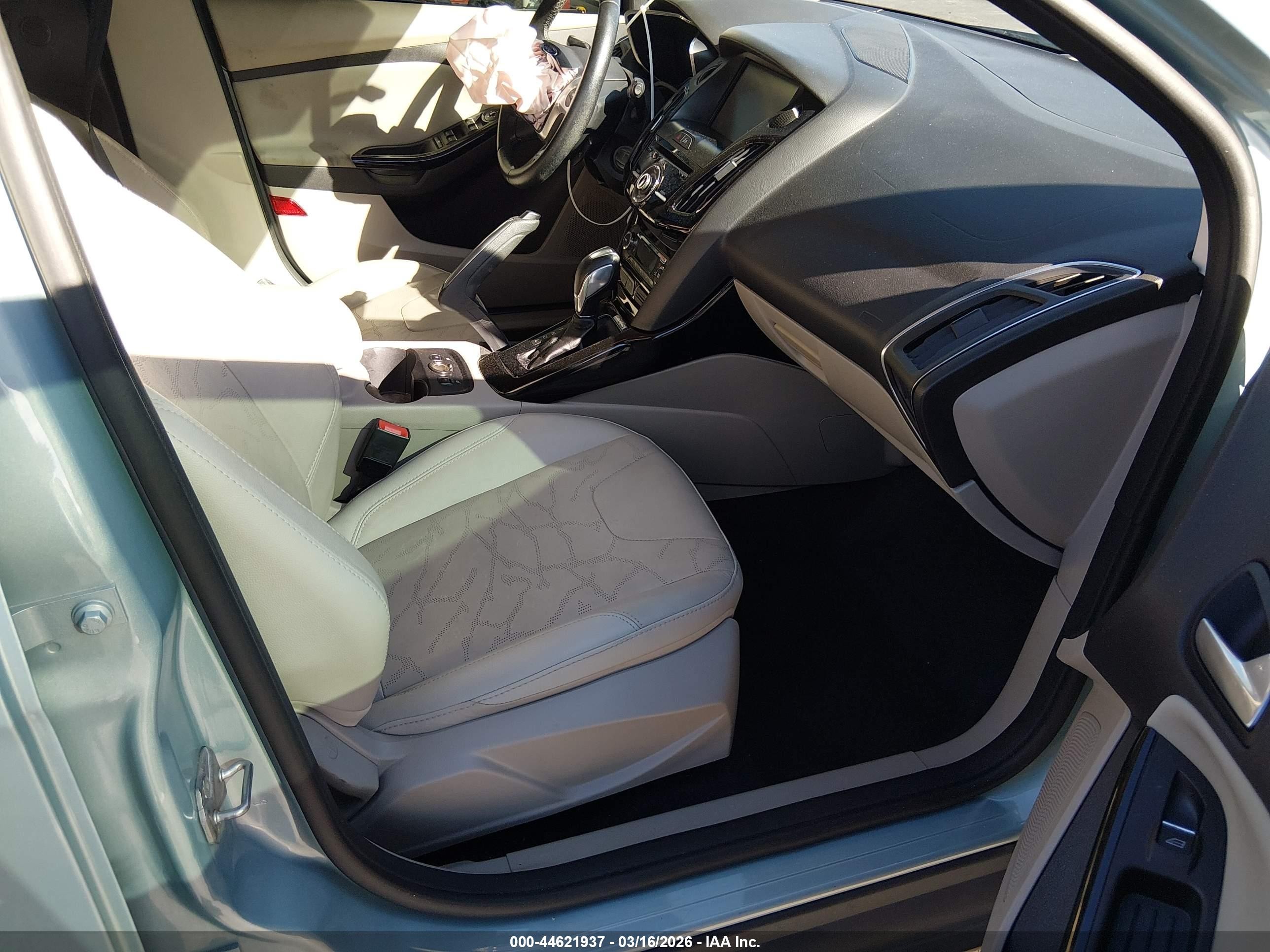 2013 Ford Focus Electric   Light Blue vin: 1FADP3R40DL364403