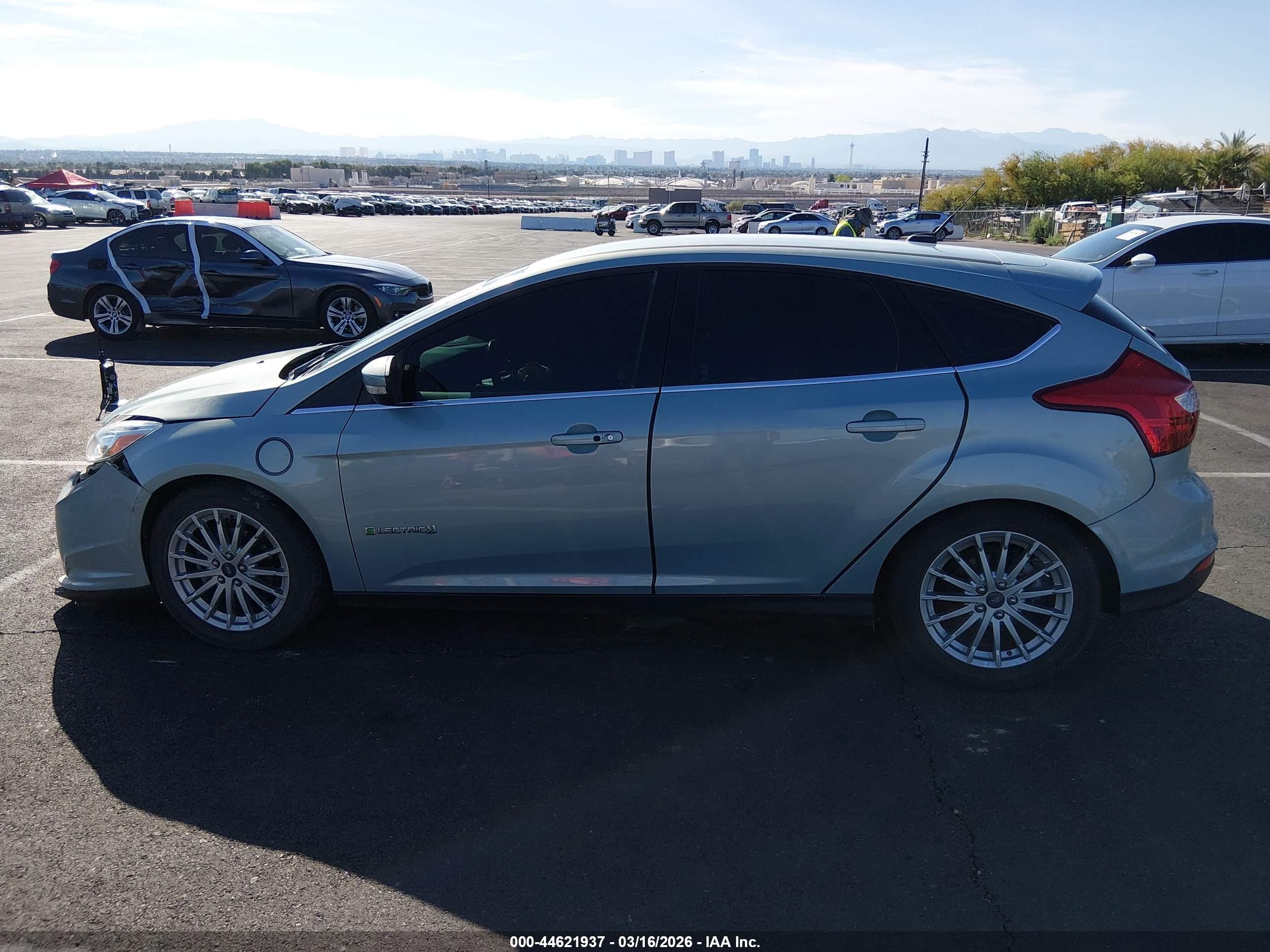 2013 Ford Focus Electric   Light Blue vin: 1FADP3R40DL364403