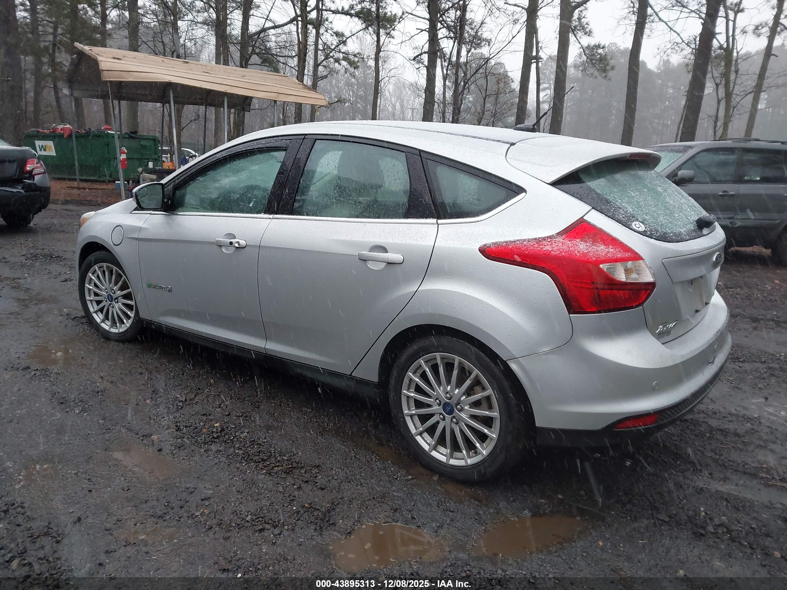 2013 Ford Focus Electric   Silver vin: 1FADP3R41DL165313