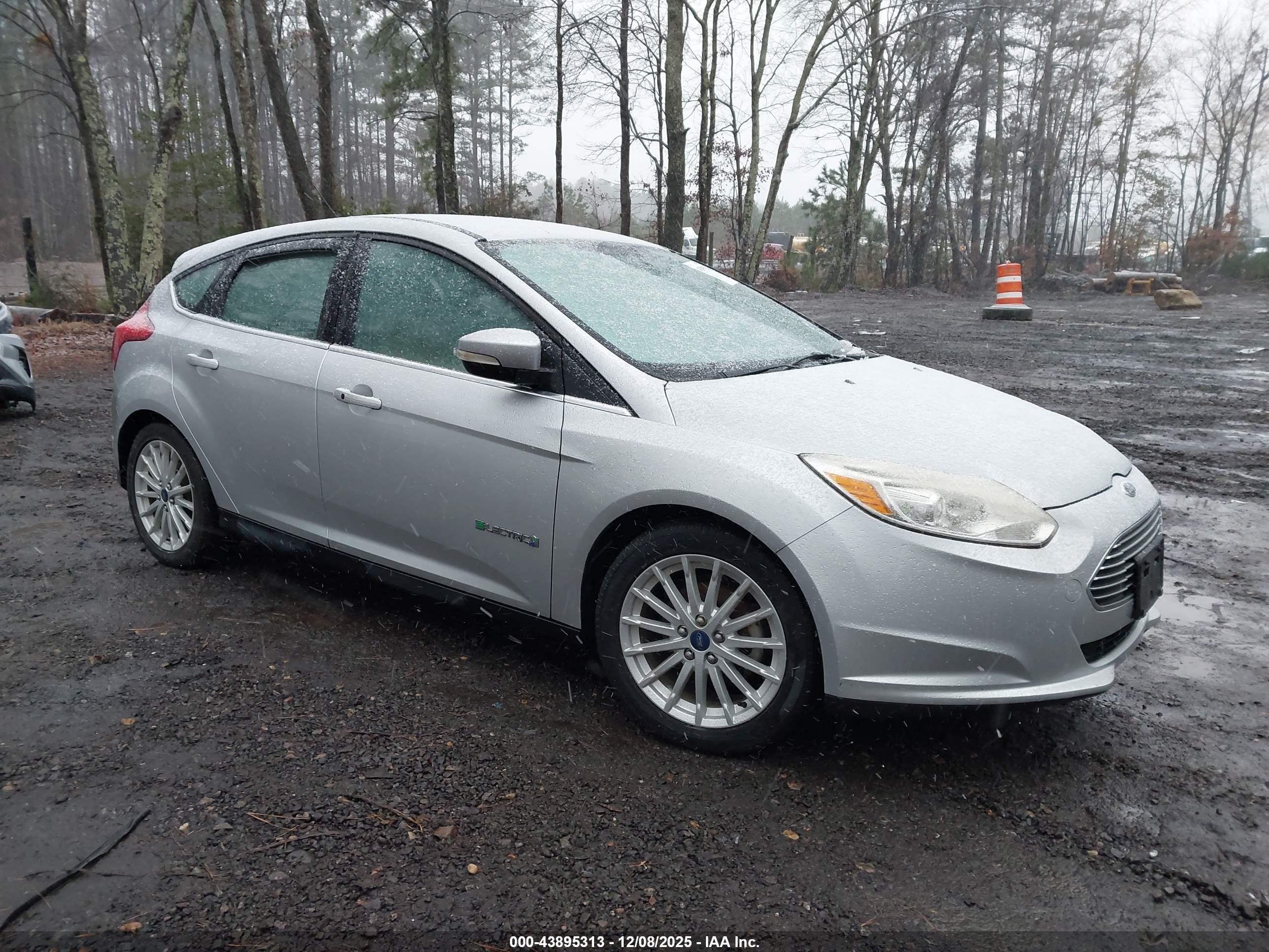 2013 Ford Focus Electric   Silver vin: 1FADP3R41DL165313