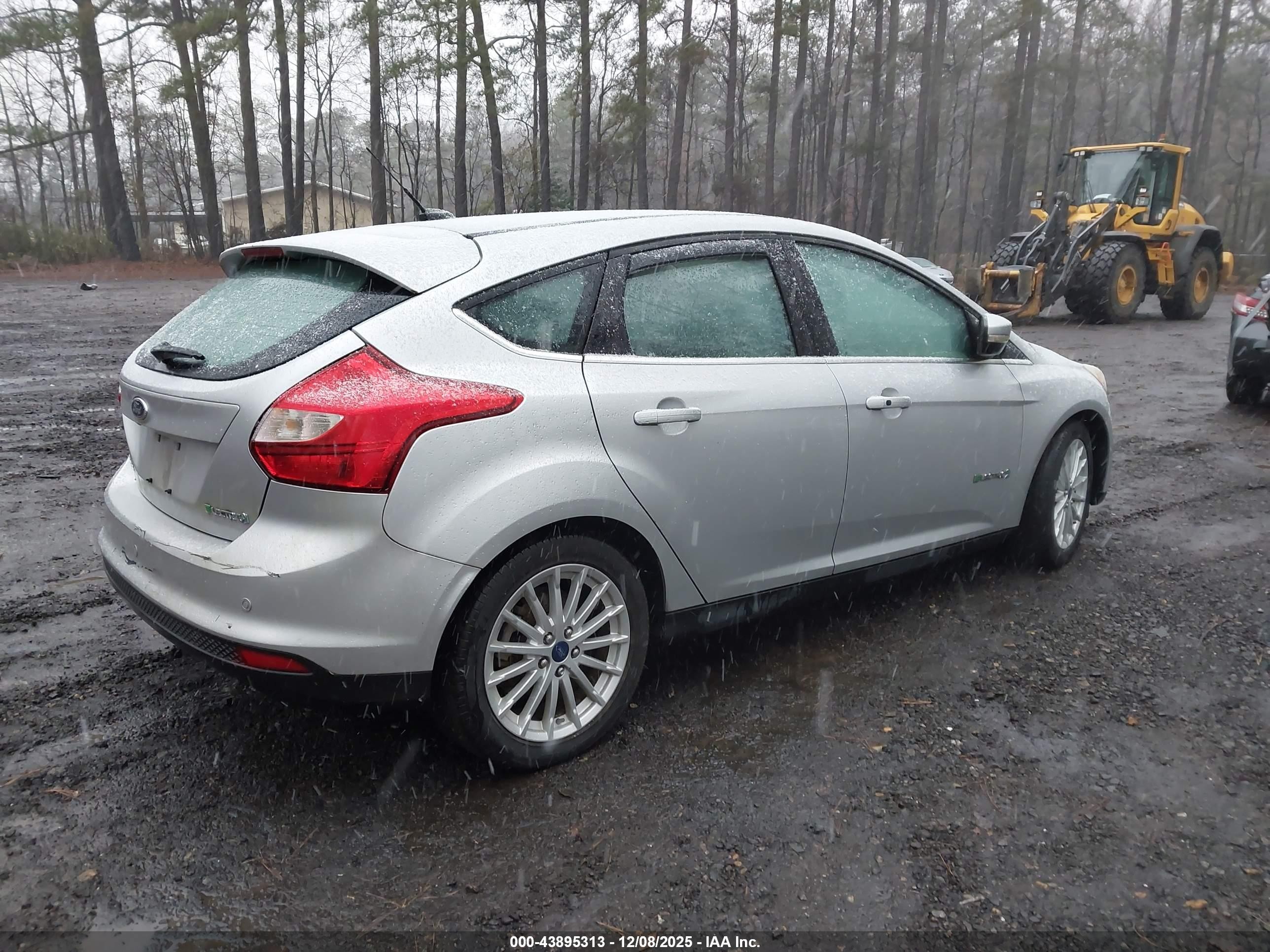 2013 Ford Focus Electric   Silver vin: 1FADP3R41DL165313