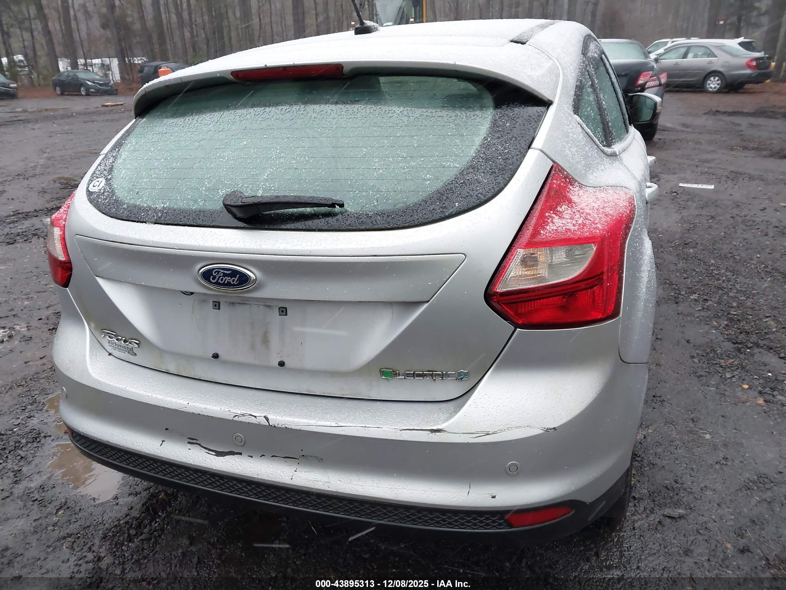 2013 Ford Focus Electric   Silver vin: 1FADP3R41DL165313