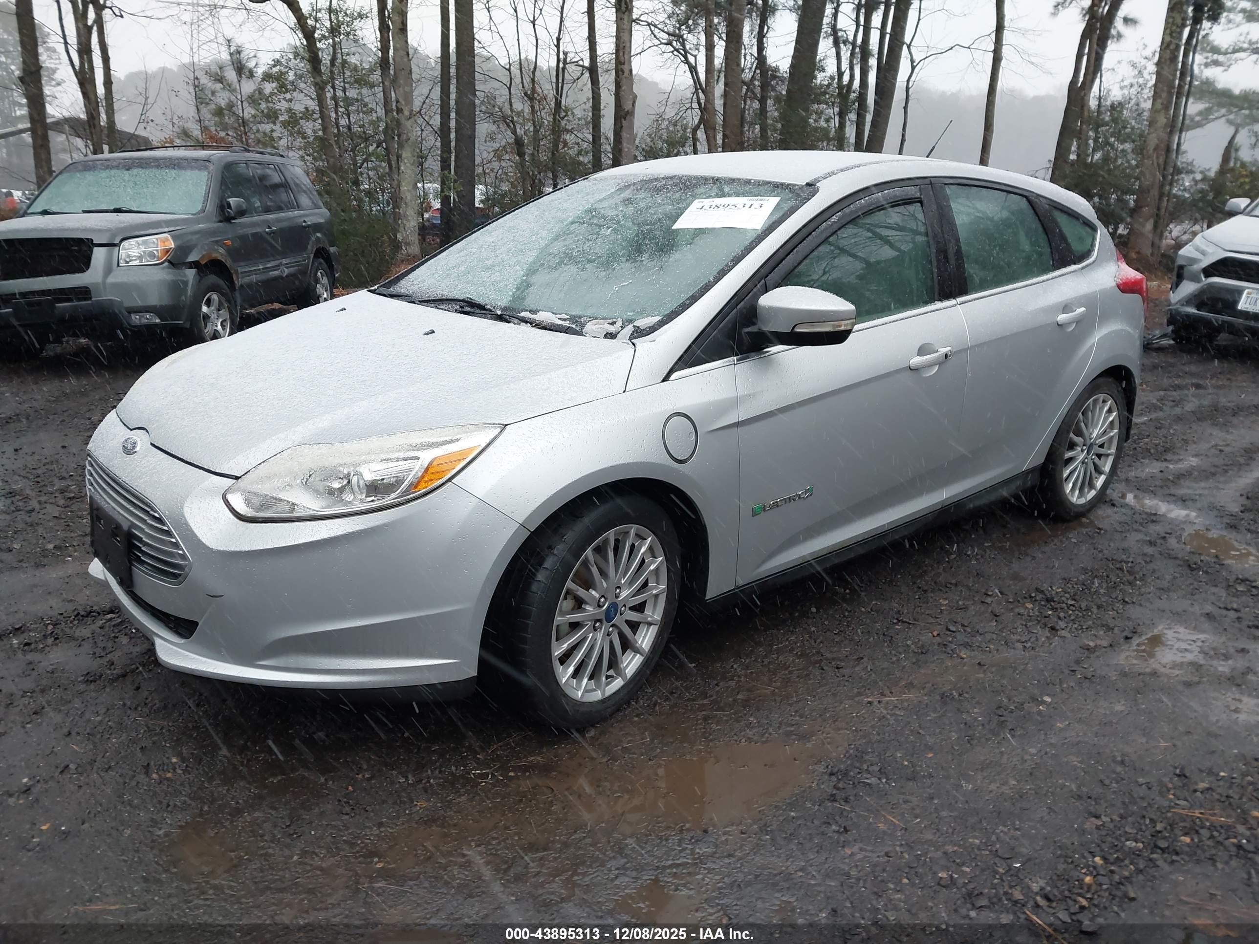 2013 Ford Focus Electric   Silver vin: 1FADP3R41DL165313